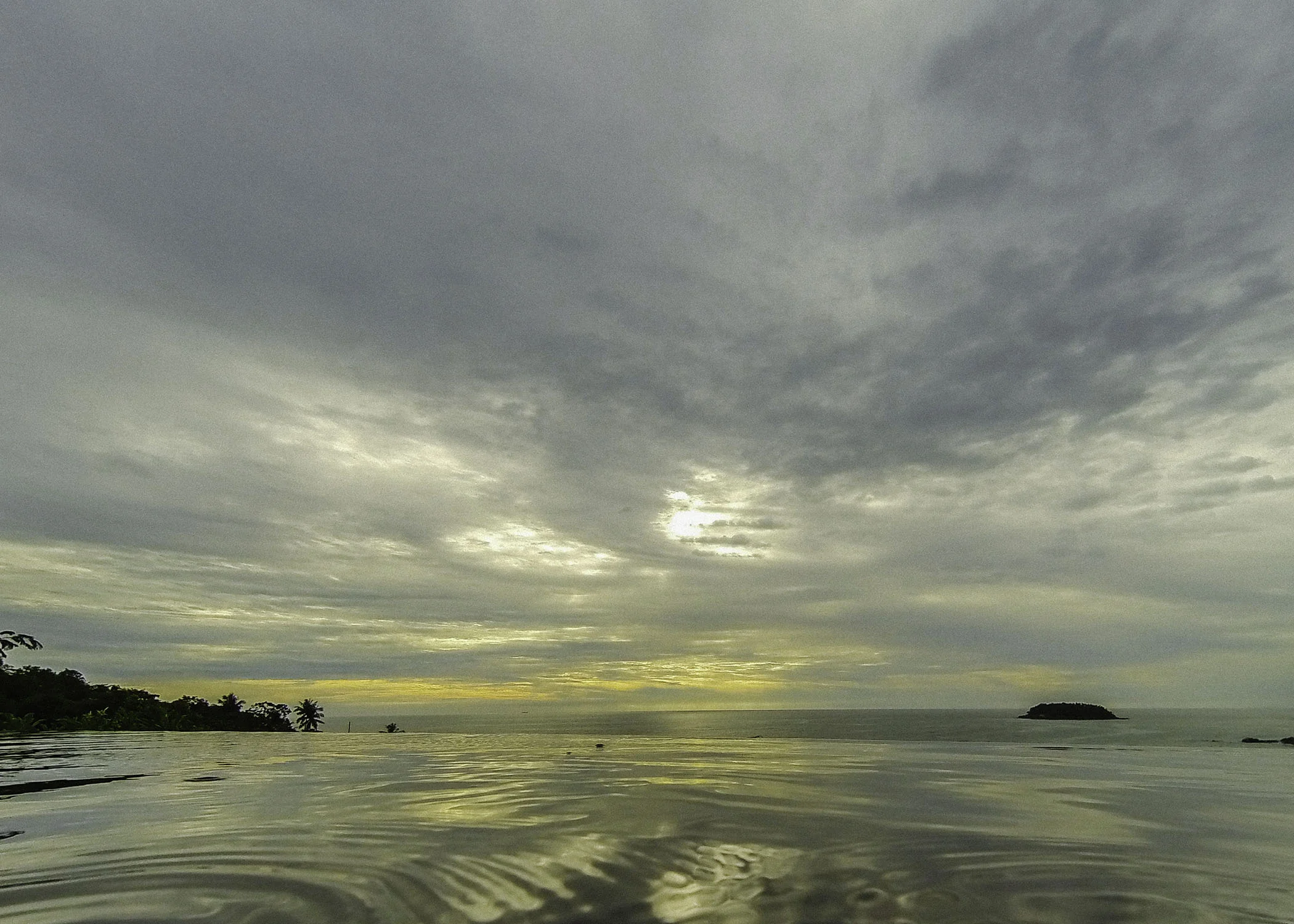One word and that is "BEAUTIFUL" what a view. I will definitely miss this view .. this pool .. and well Phuket