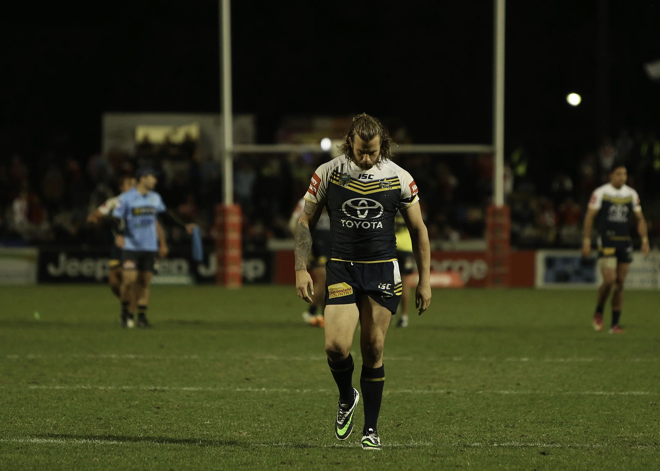 That's half time and the score is 14-10, Dragons head in with a slight lead. Ashton Sims leads his players to the sheds for half time