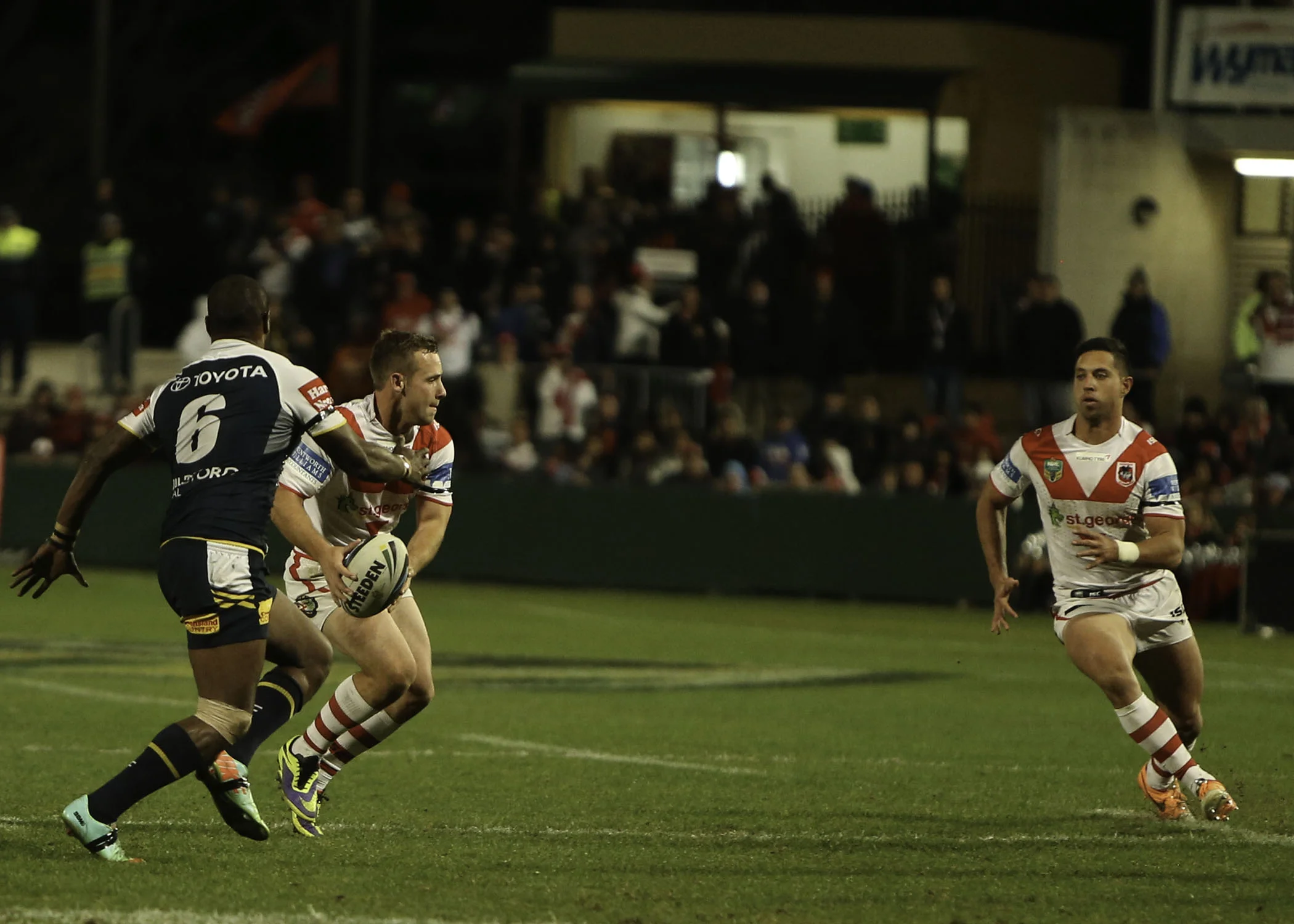 Quinlan's hole closes and he tries to get Beale involved