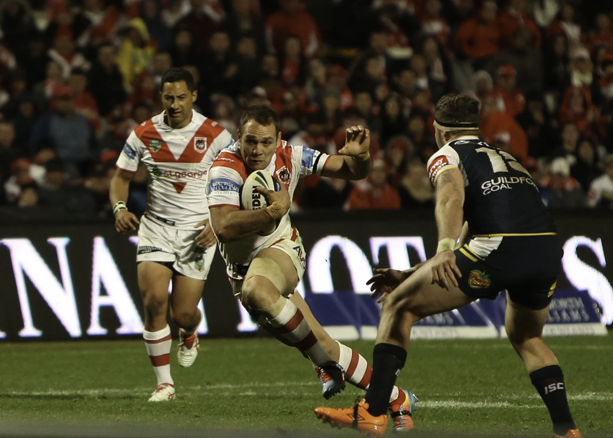 After starting the second half soft and letting the Cowboys jump to a 20-14 lead, the awkwardly hard to tackle Nightingale saves the day. Close to the line one on one he is tough to get a hold of. That's 20-18, Cowboy's with a slender 2 point lead