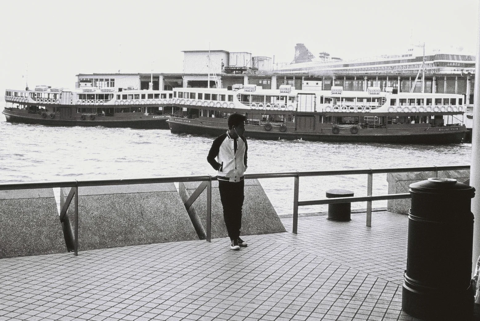 The Star Ferry Pier. The substitute for the Luna Aqua, which happened to be under maintenance when I arrived !!  Kodak 400TX, Leica M6 with Voigtlander Wide Angle Color-Skopar Pan 35mm f/2.5-M (PII)