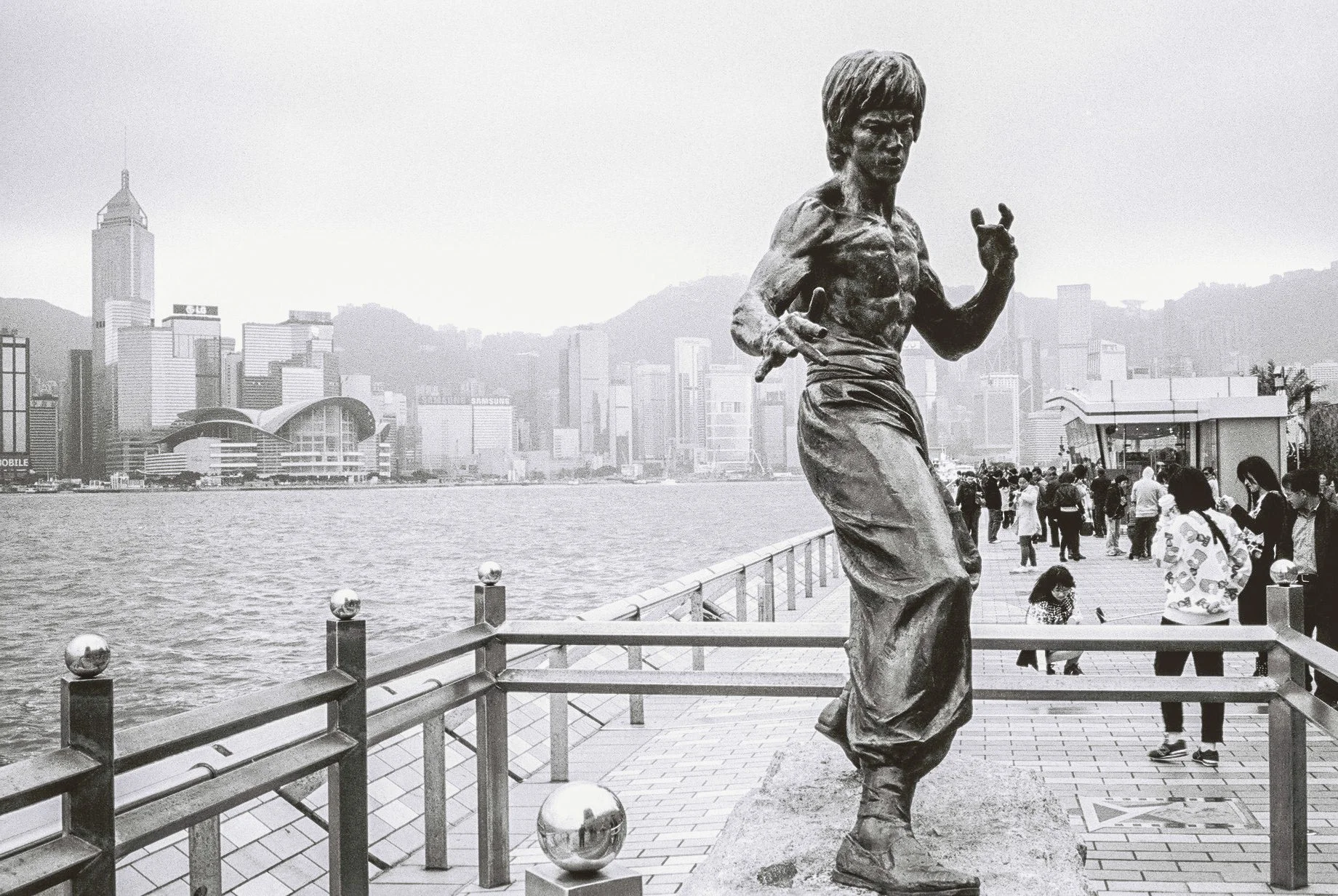 They call me Bruce ... Bruce Lee, another one of the famous status on the "Avenue of Stars" walk way  Kodak 400TX, Leica M6 with Voigtlander Wide Angle Color-Skopar Pan 35mm f/2.5-M (PII)