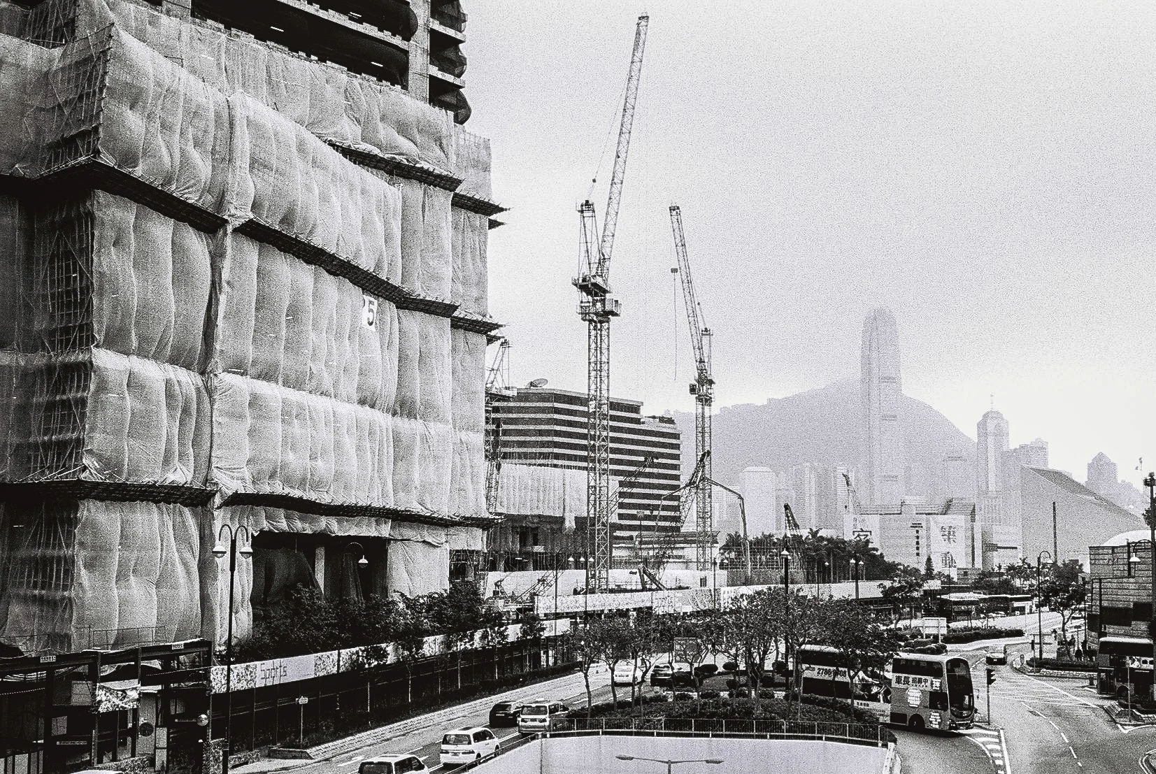 East Tsim Sha Tsui is a developing area, cranes are everywhere here.  Kodak 400TX, Leica M6 with Voigtlander Wide Angle Color-Skopar Pan 35mm f/2.5-M (PII)