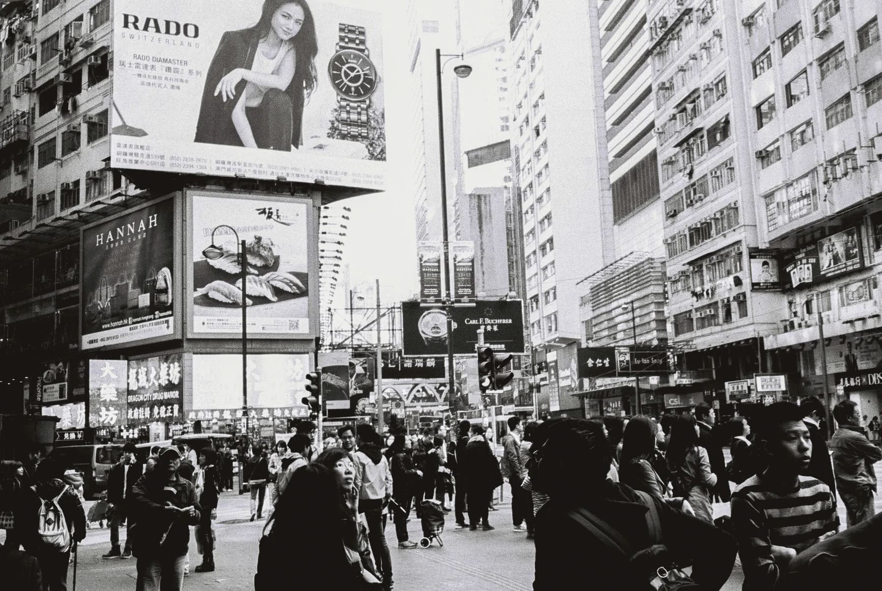 Causeway Bay ... Human traffic !!  Kodak 400TX, Leica M6 with Voigtlander Wide Angle Color-Skopar Pan 35mm f/2.5-M (PII)