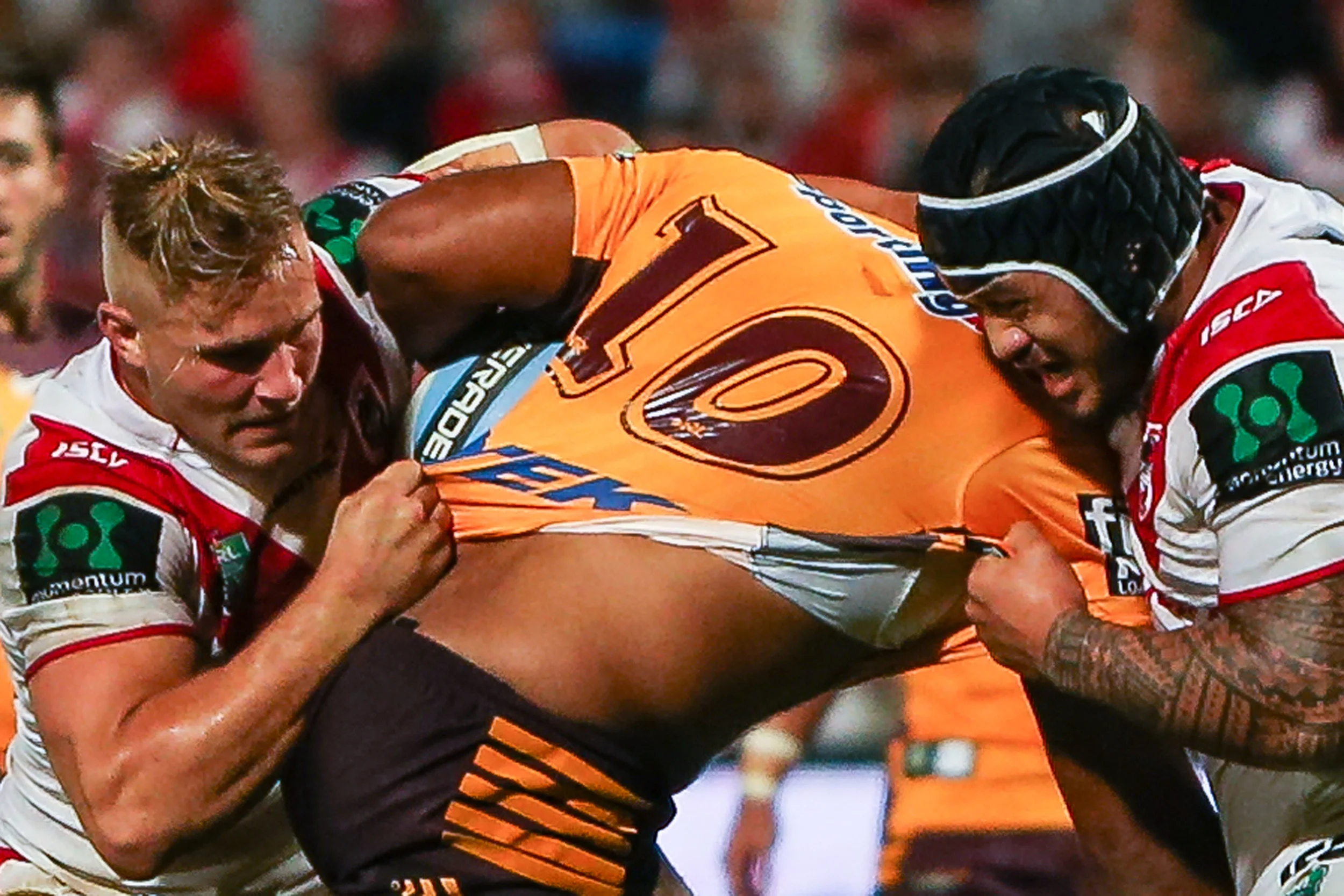 de Belin and Ah Mau gang tackling Sam Thaiday