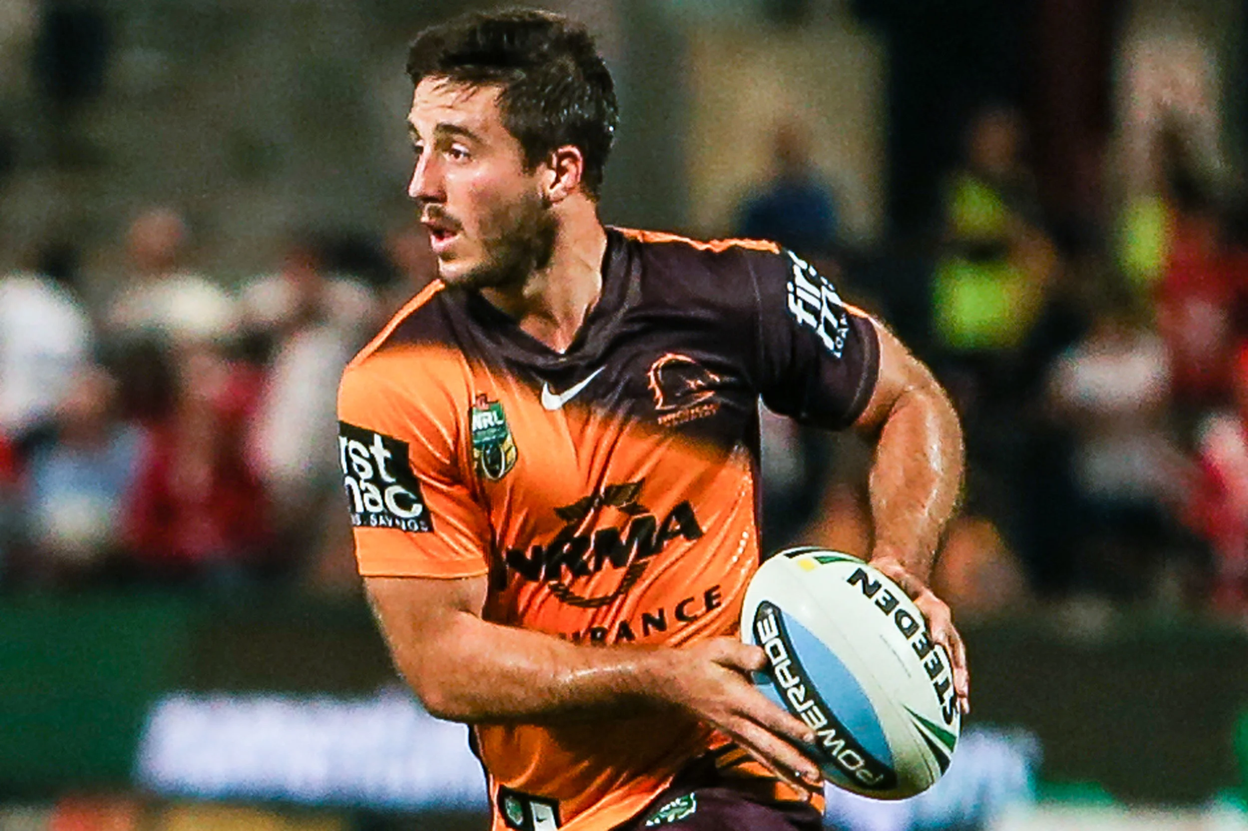 Ben Hunt head to head against Benji tonight. Dragons hold a slim 6-4 lead over the Bronco's at half time