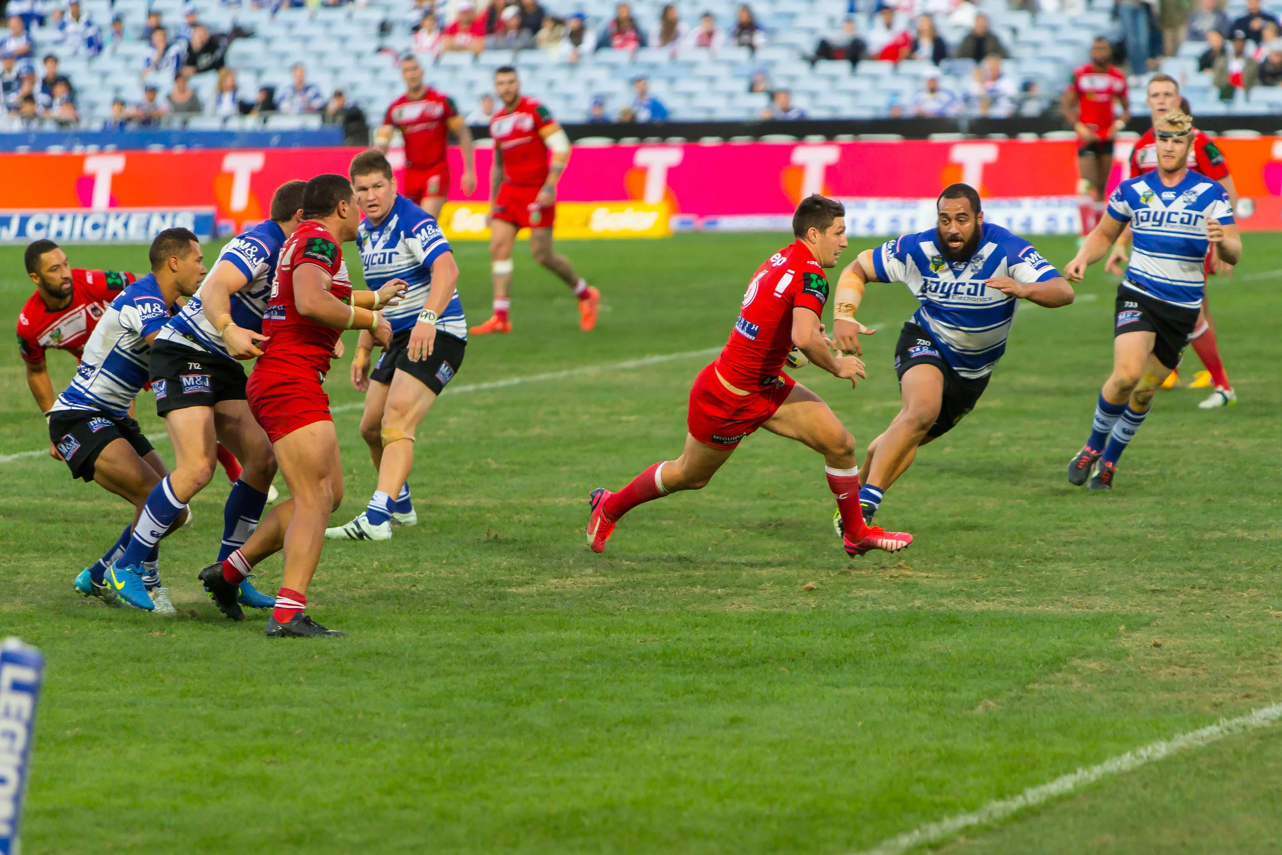 Widdop running for his life not only for the try line but also to avoid big Sam squashing him