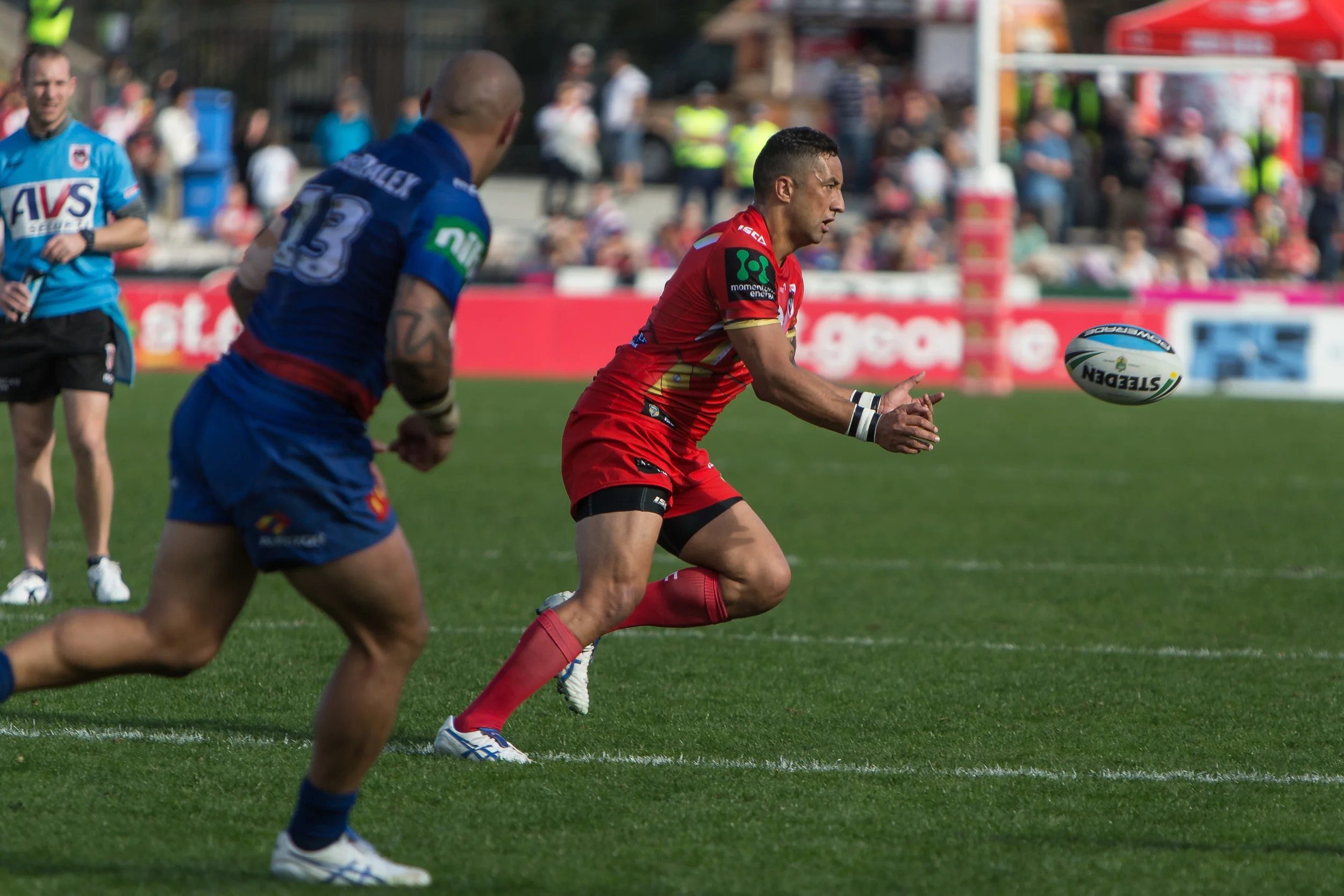 Benji does the smart thing and passes before Smith gets a hold of him