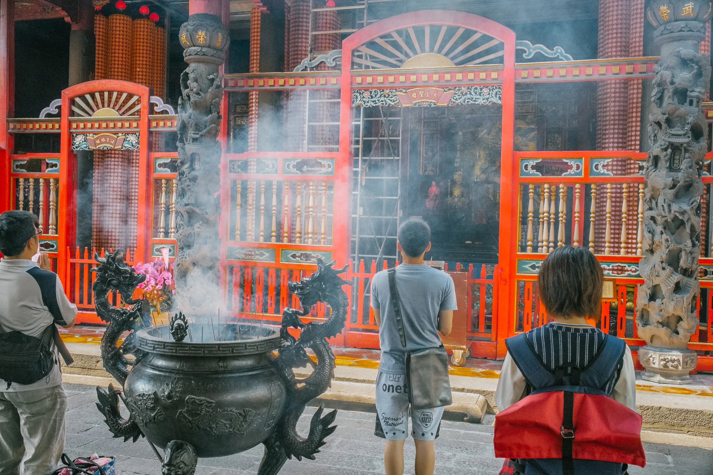 If you have sensitive nose or eyes it is probably best to stand a distance as the smoke is everywhere.