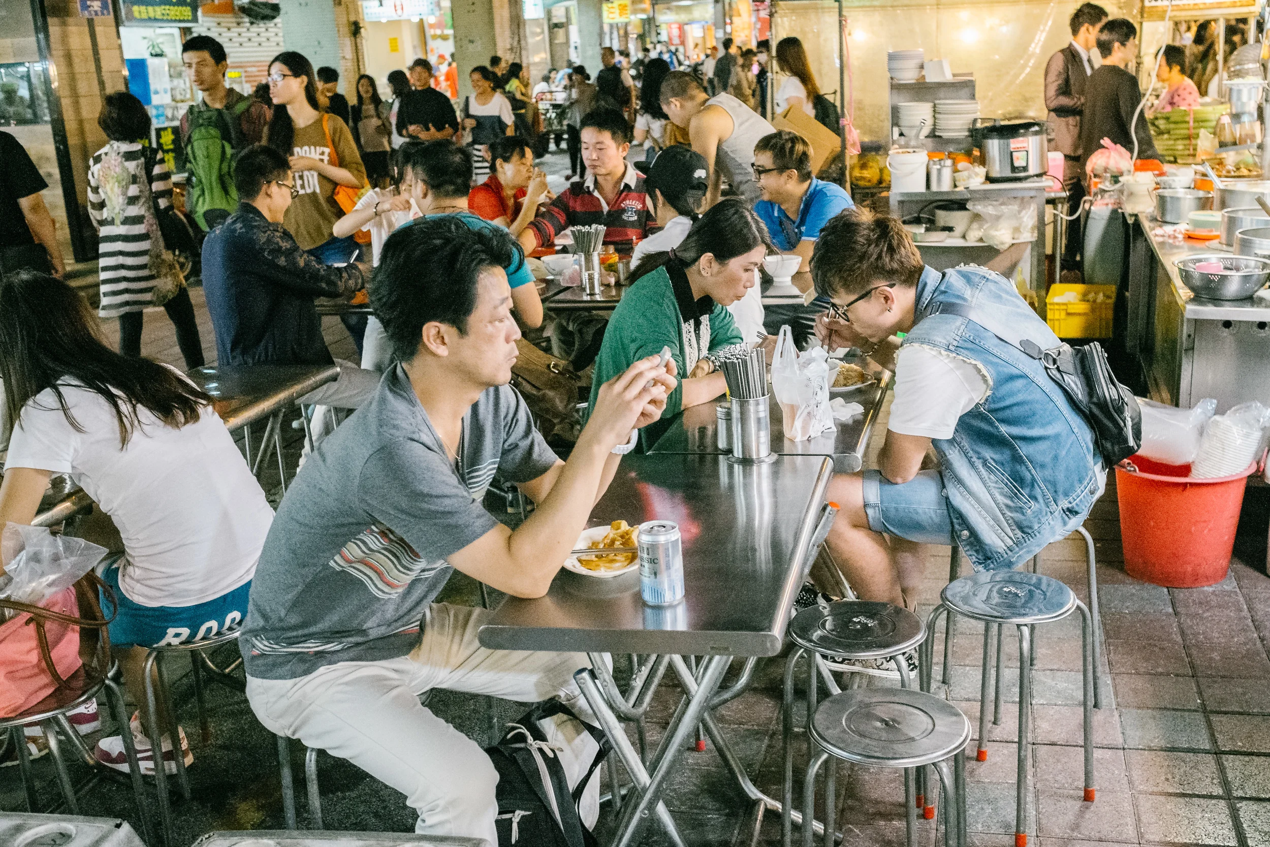 Behind the stalls there are eating areas provided by the stall owners
