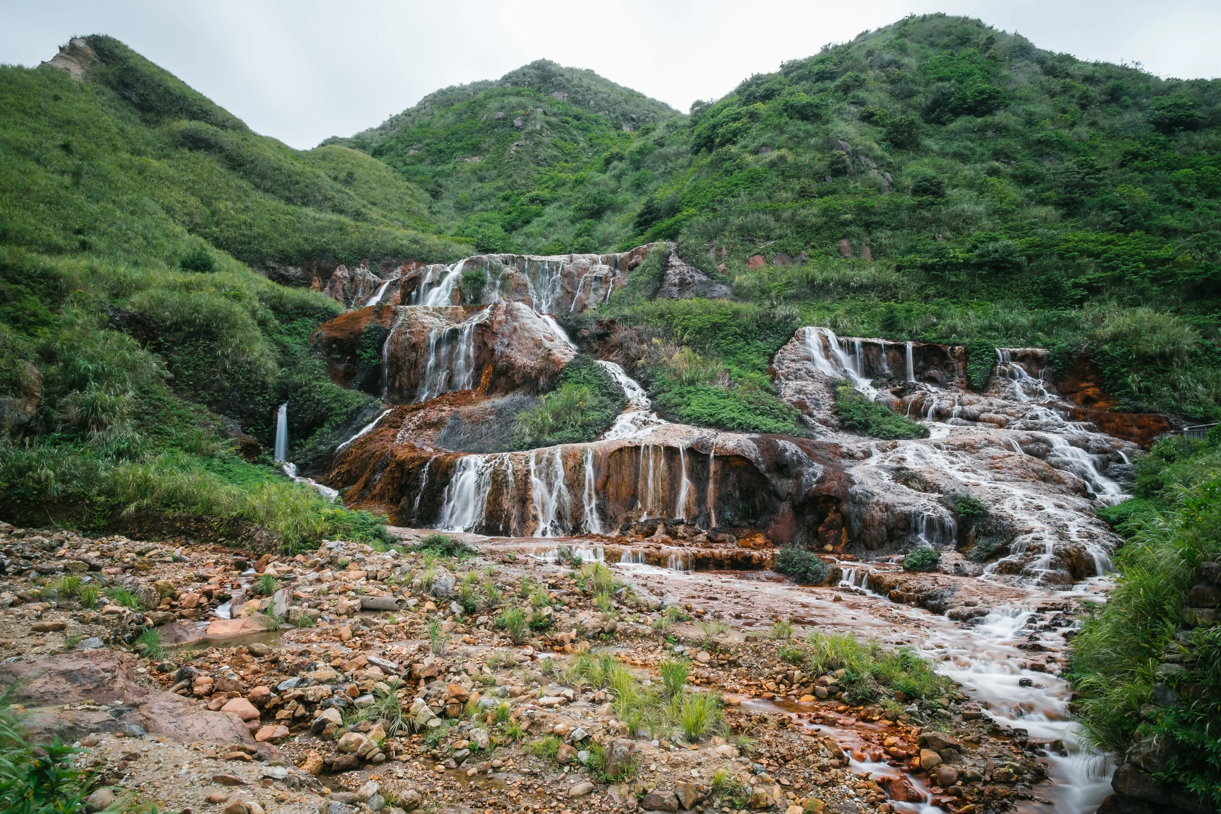 One of the rivers that runs through Shunandong, the locals claim all the rocks are golden due to golden years :)