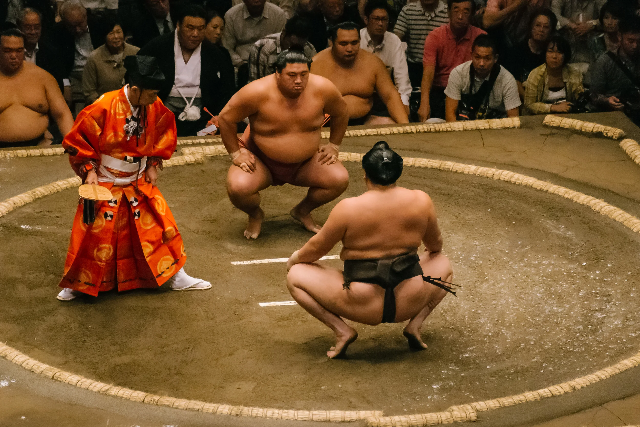 Low ranked Yoshikaze eyes off Yokozuna Hakuho in the prematch warm up ritual&nbsp;
