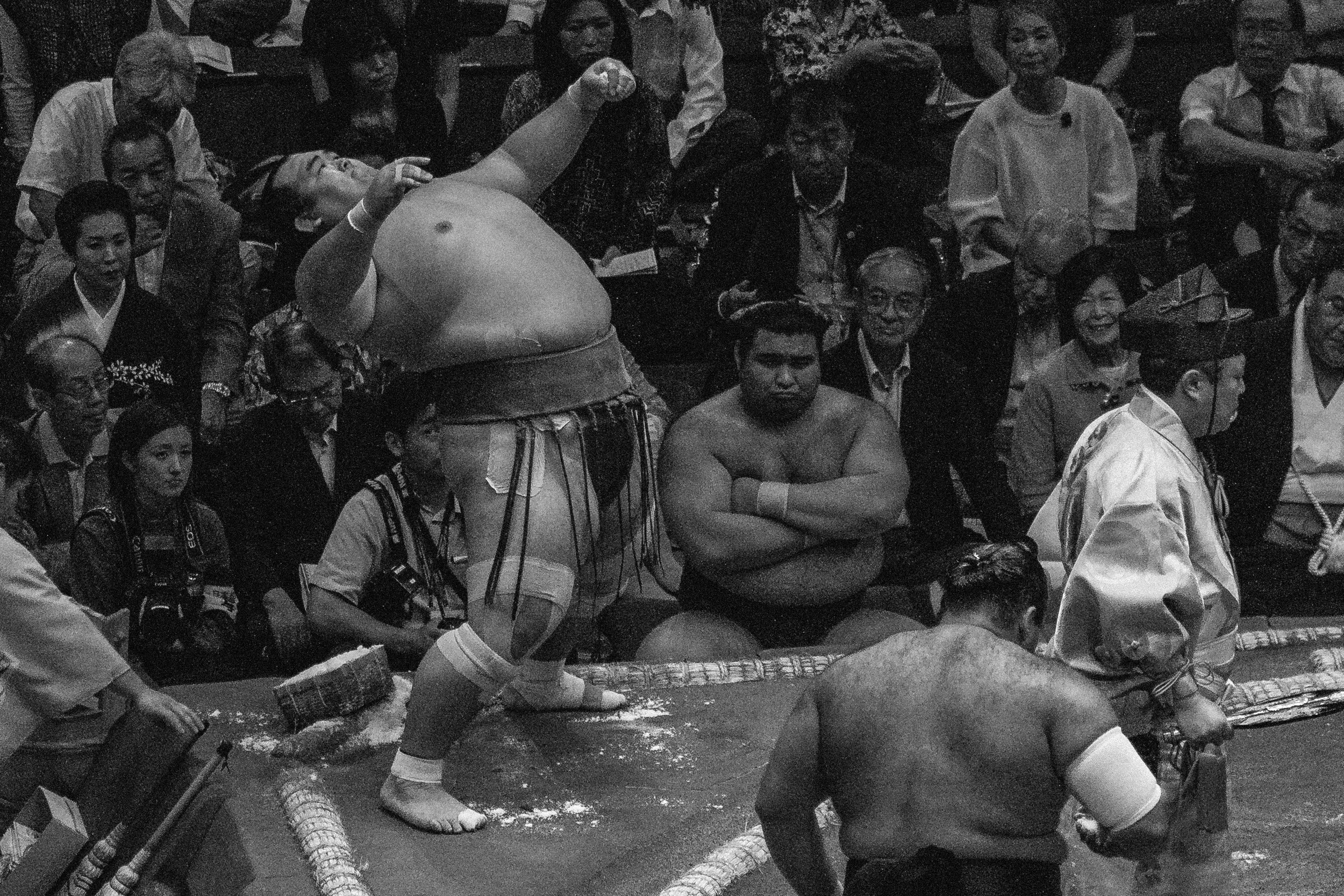 Revving up the crowd the Sumo is getting impatient with is opponents time wasting&nbsp;