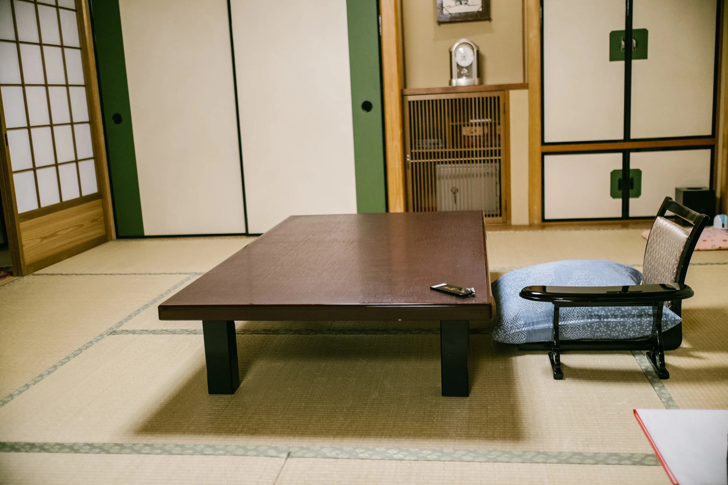 Working desk on the top of tatami mats and a chair with no legs