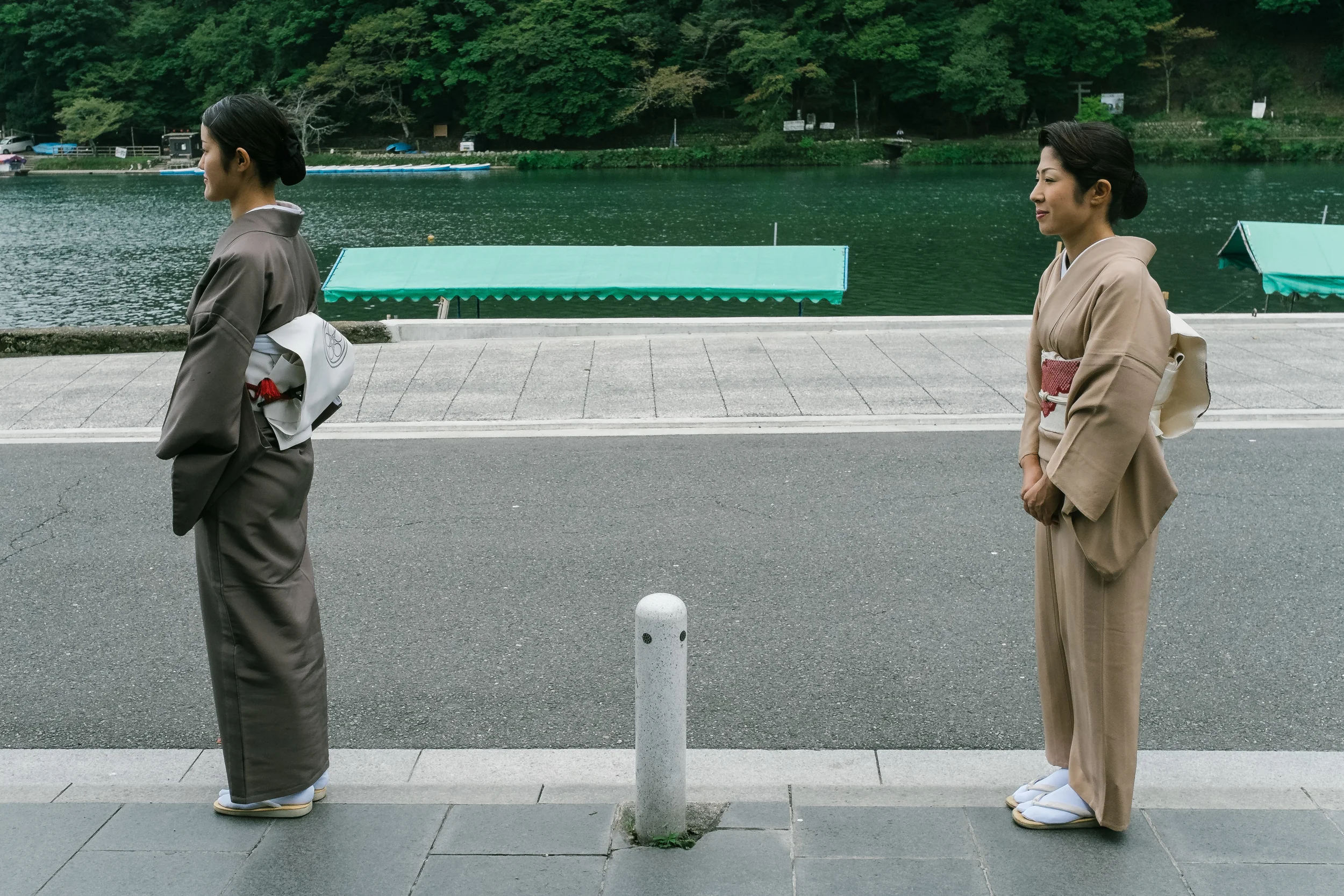 Receiving the traditional farewell. If I ever come again this is the place to stay!