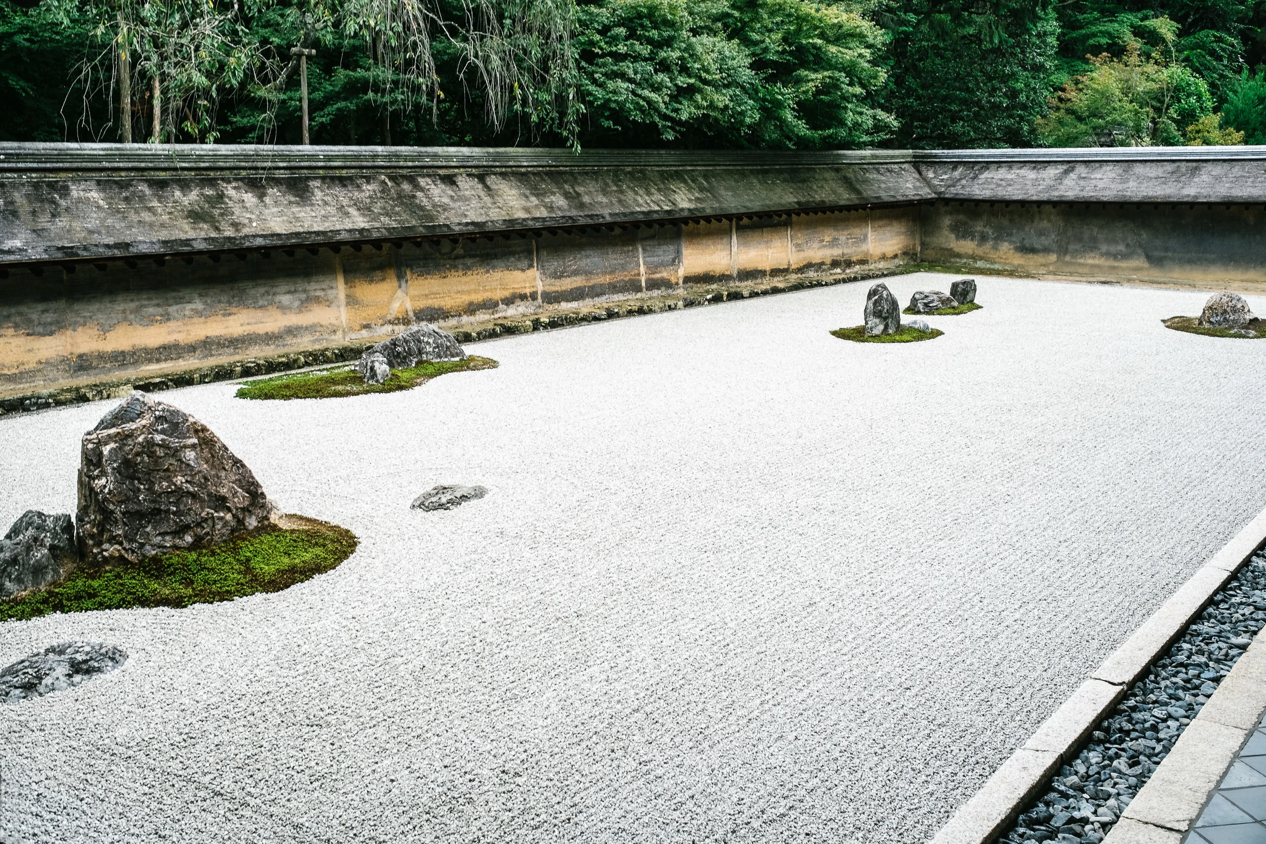 You will be at peace when relaxing and observing the Ryoan-ji temple Zen garden