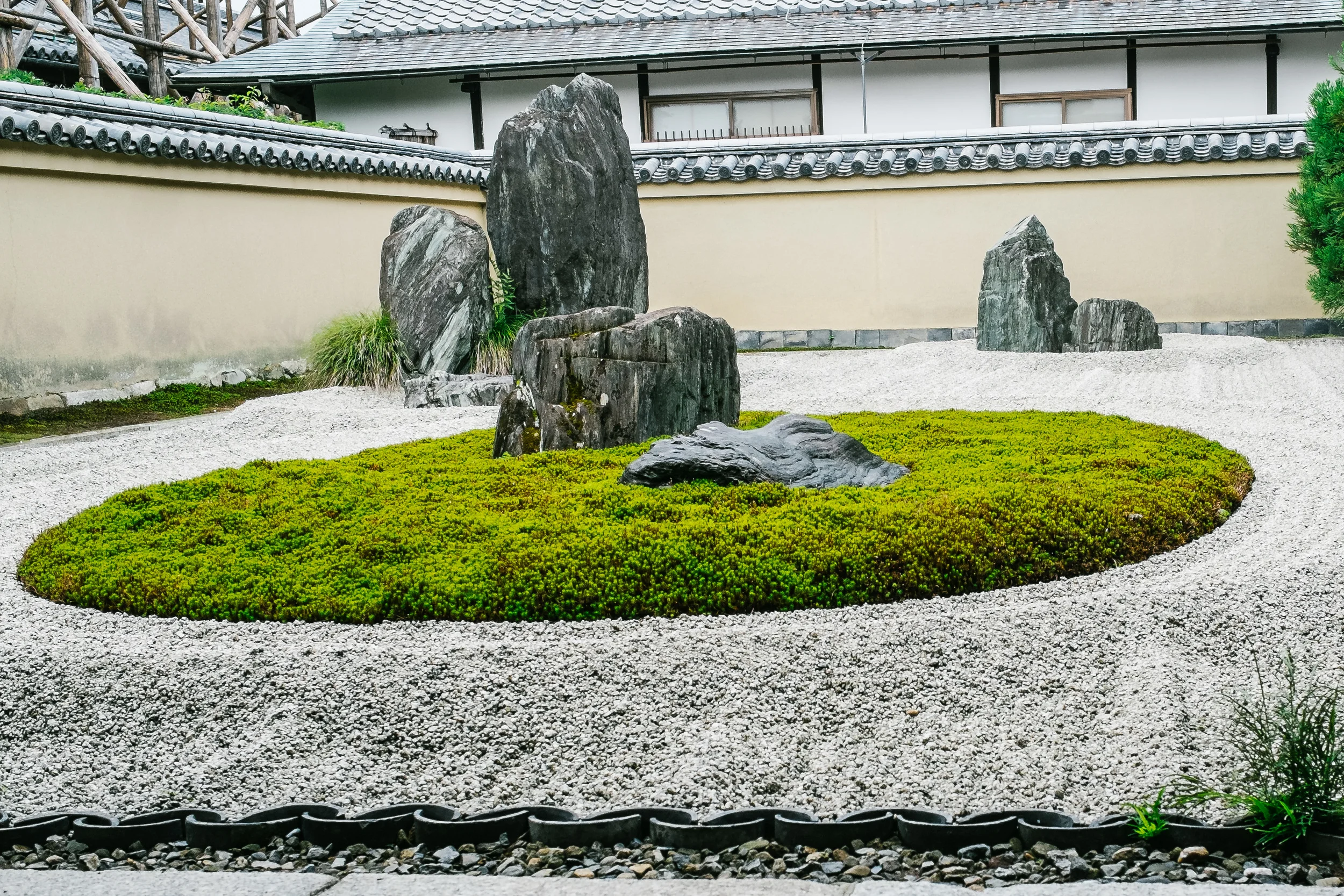 One of the more known Ryogenin Zen gardens