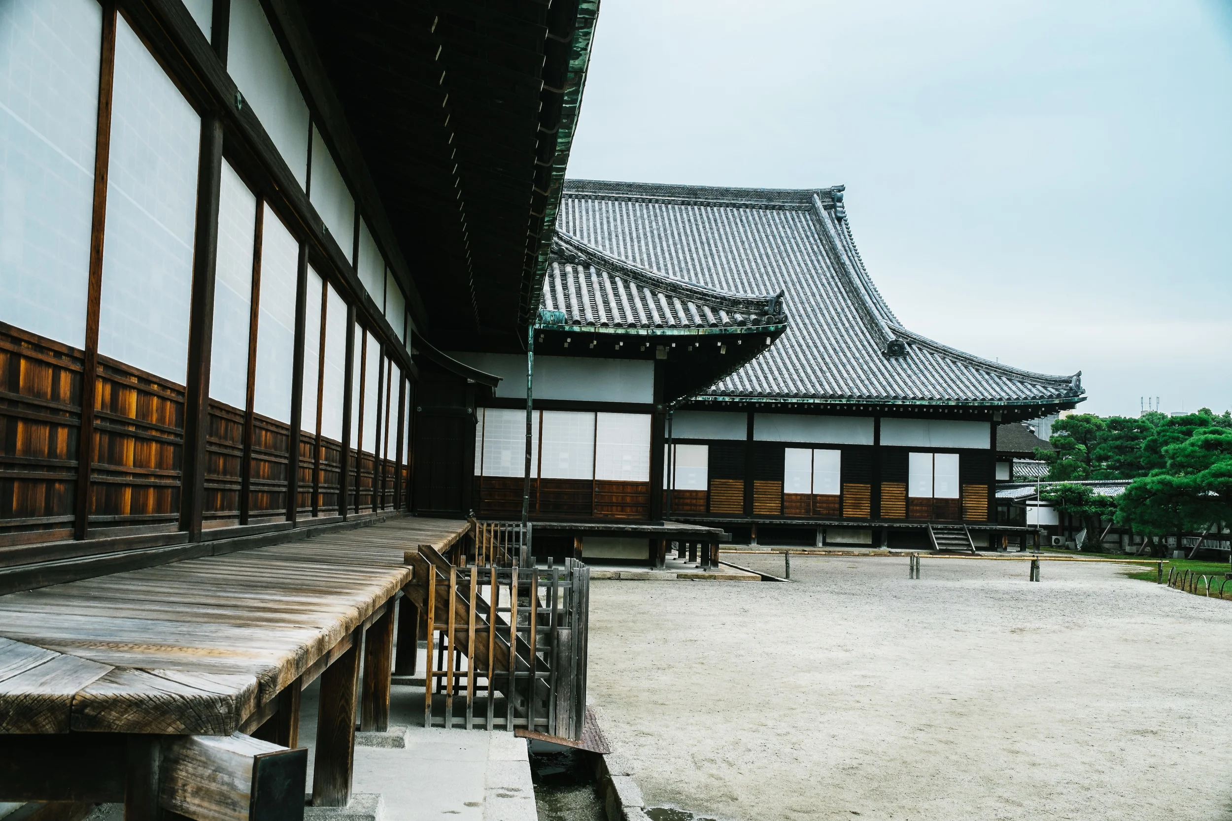 I wonder if this is the side where the concubines are kept?