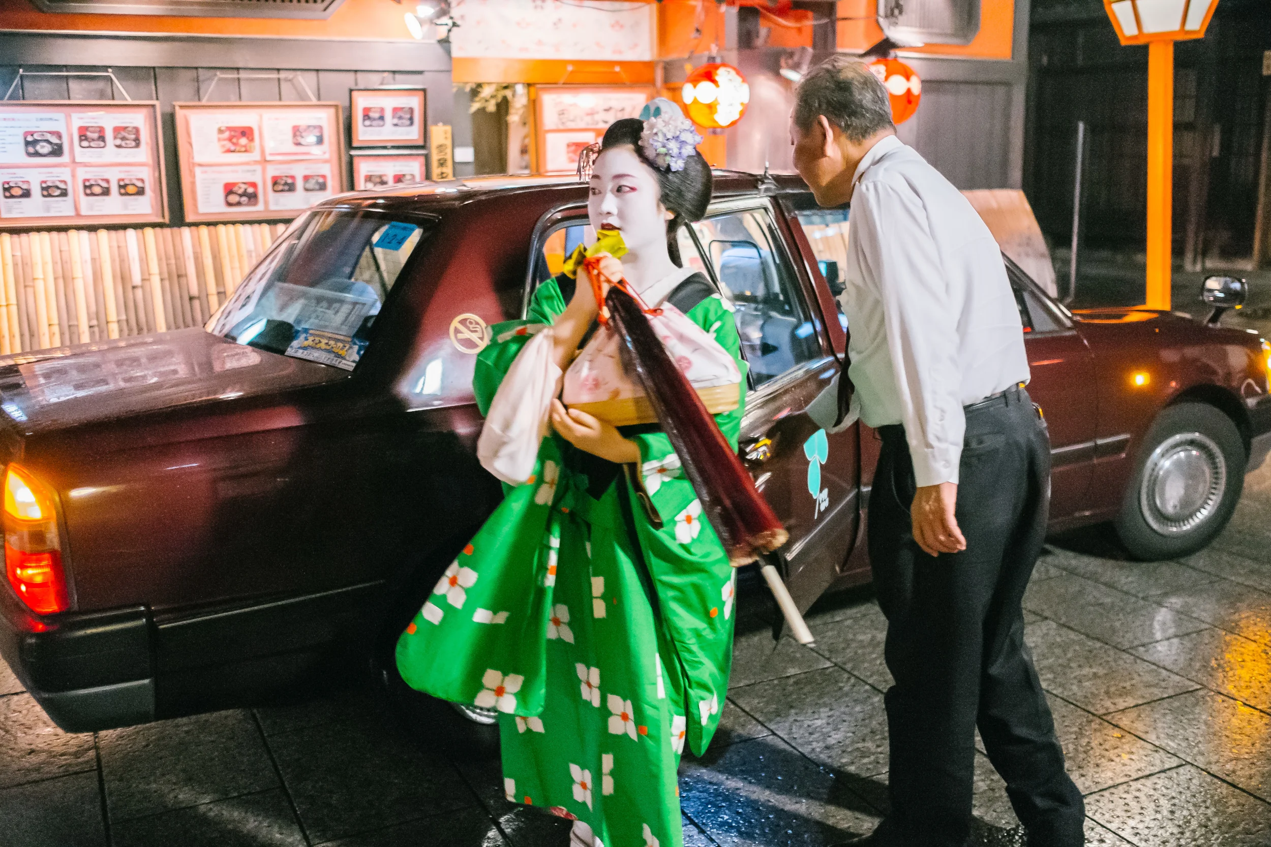 Shooting wide open at f/1.4 does not get me a sharp shot .. darn it !!