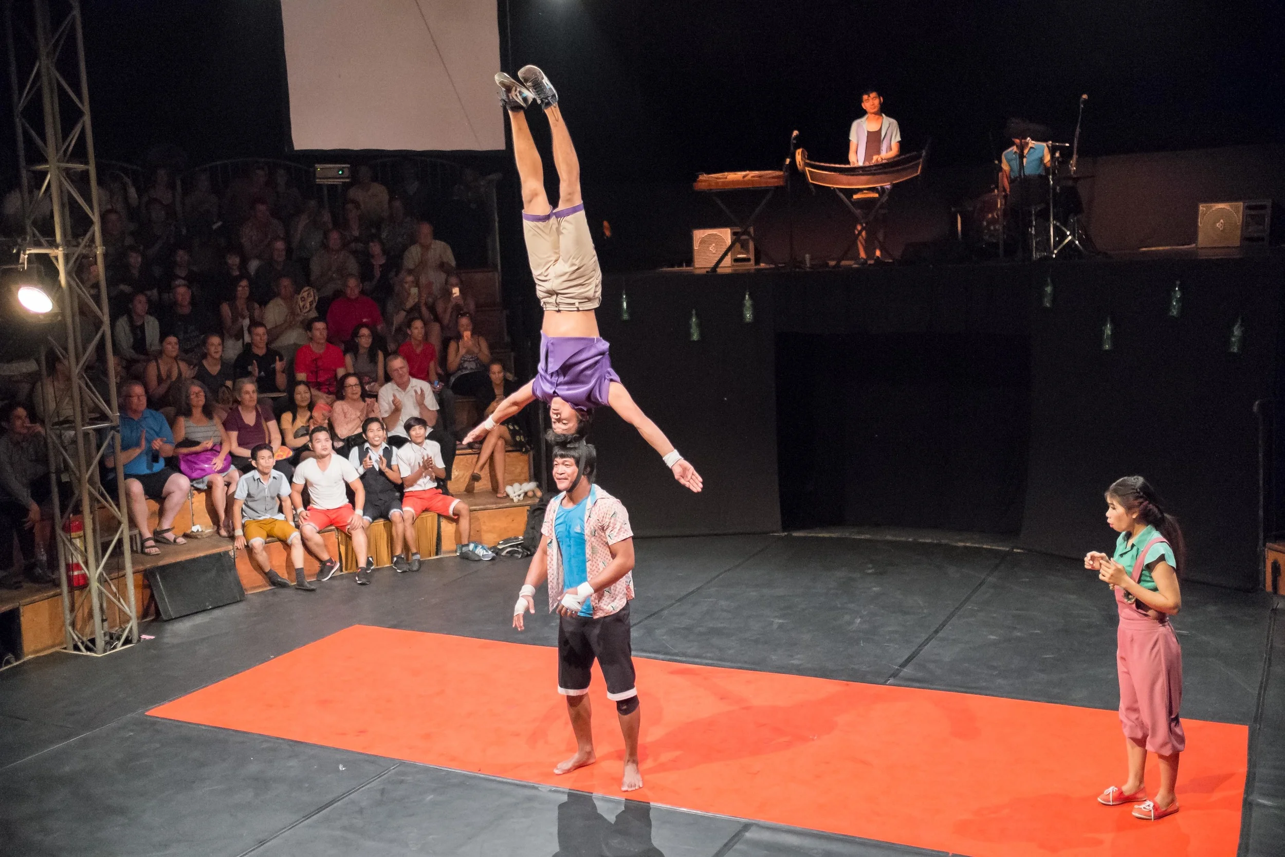 Hmm balancing act. Fuji X-Pro 1, 23mm f/1.4