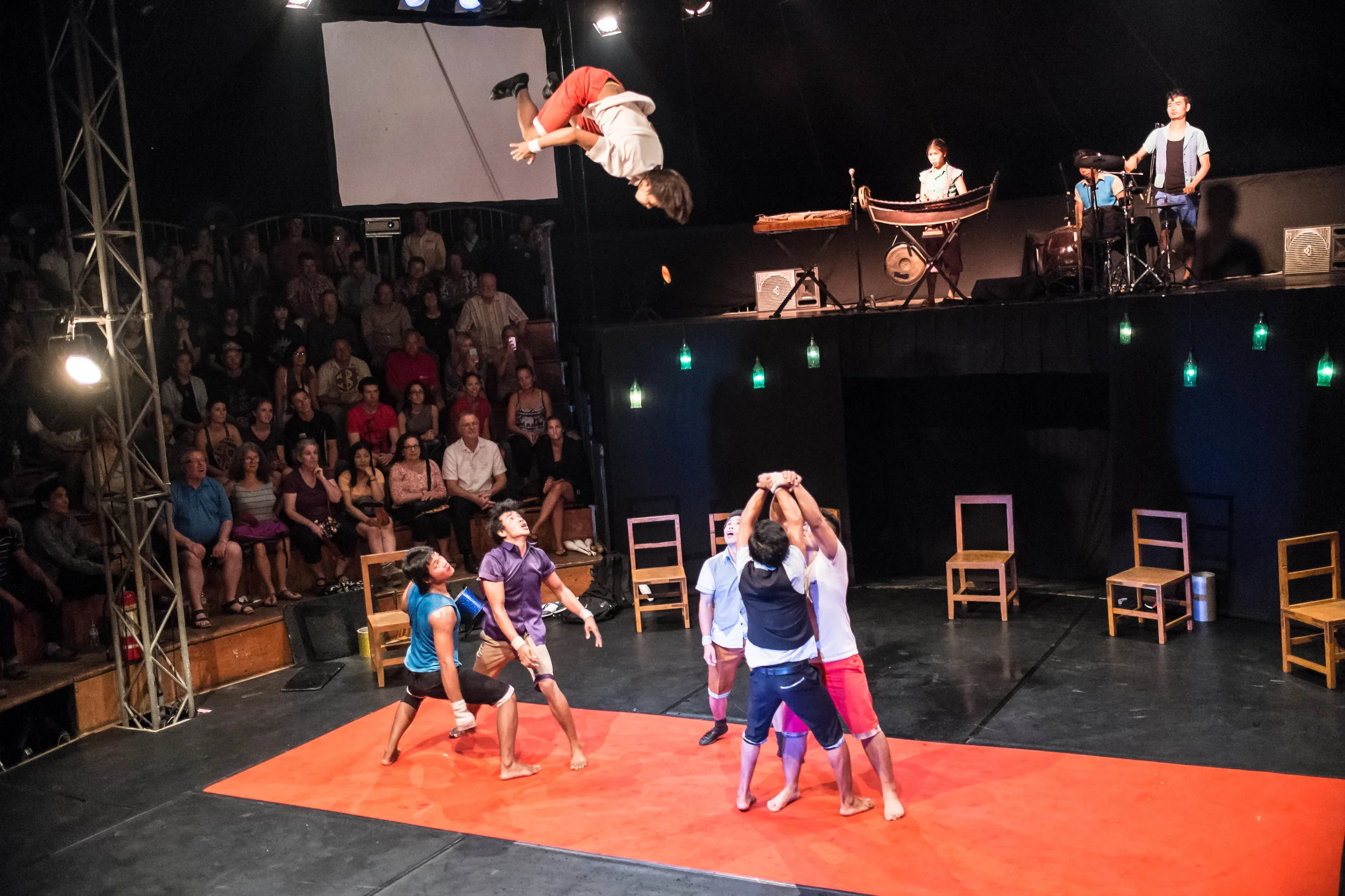 Brilliant acrobatics really. Fuji X-Pro 1, 23mm f/1.4