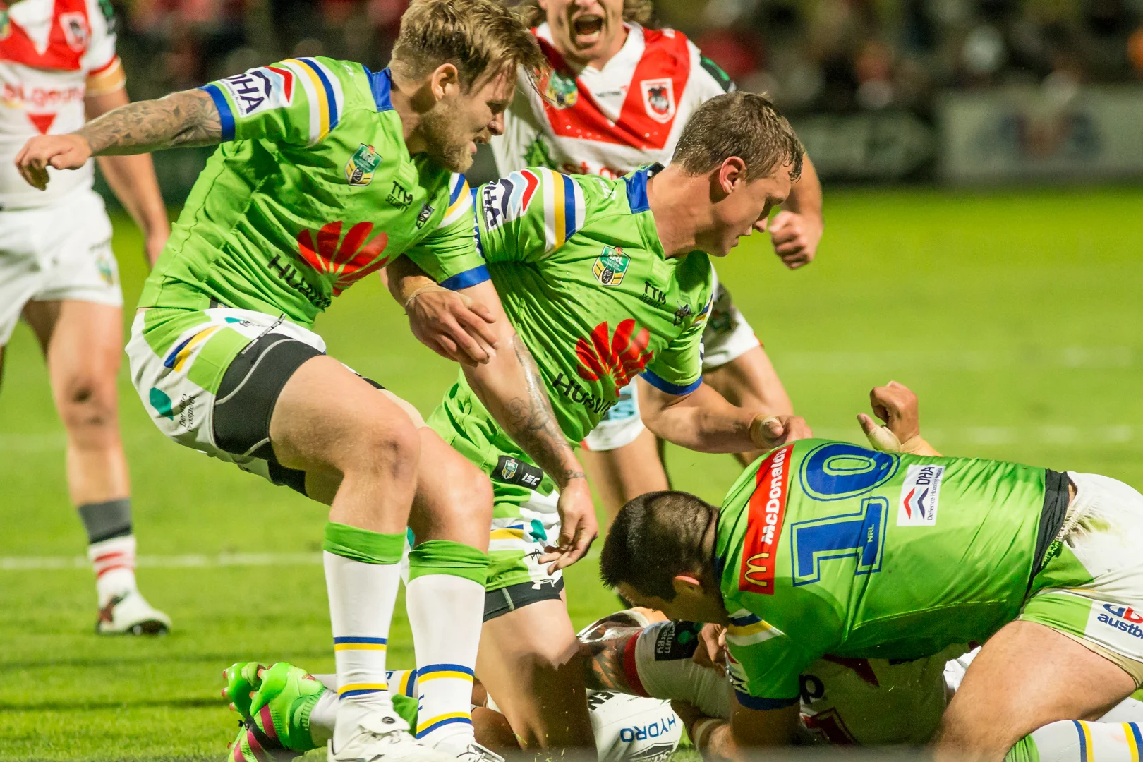 Mate that's a try to Tyson Frizell .. Good to see a good tough try not from a kick