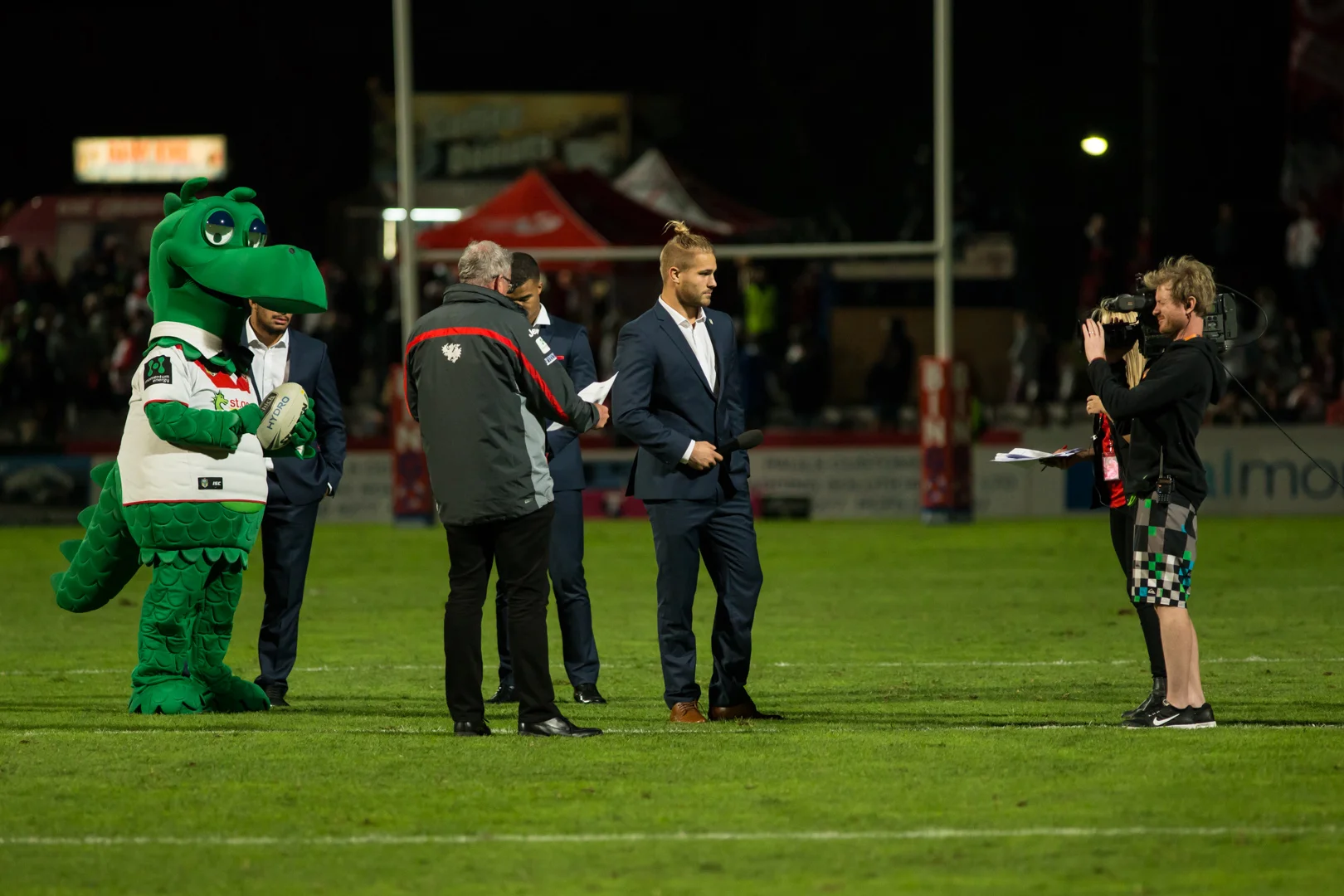 Jack De Belin out injured, the team missed his D in the middle