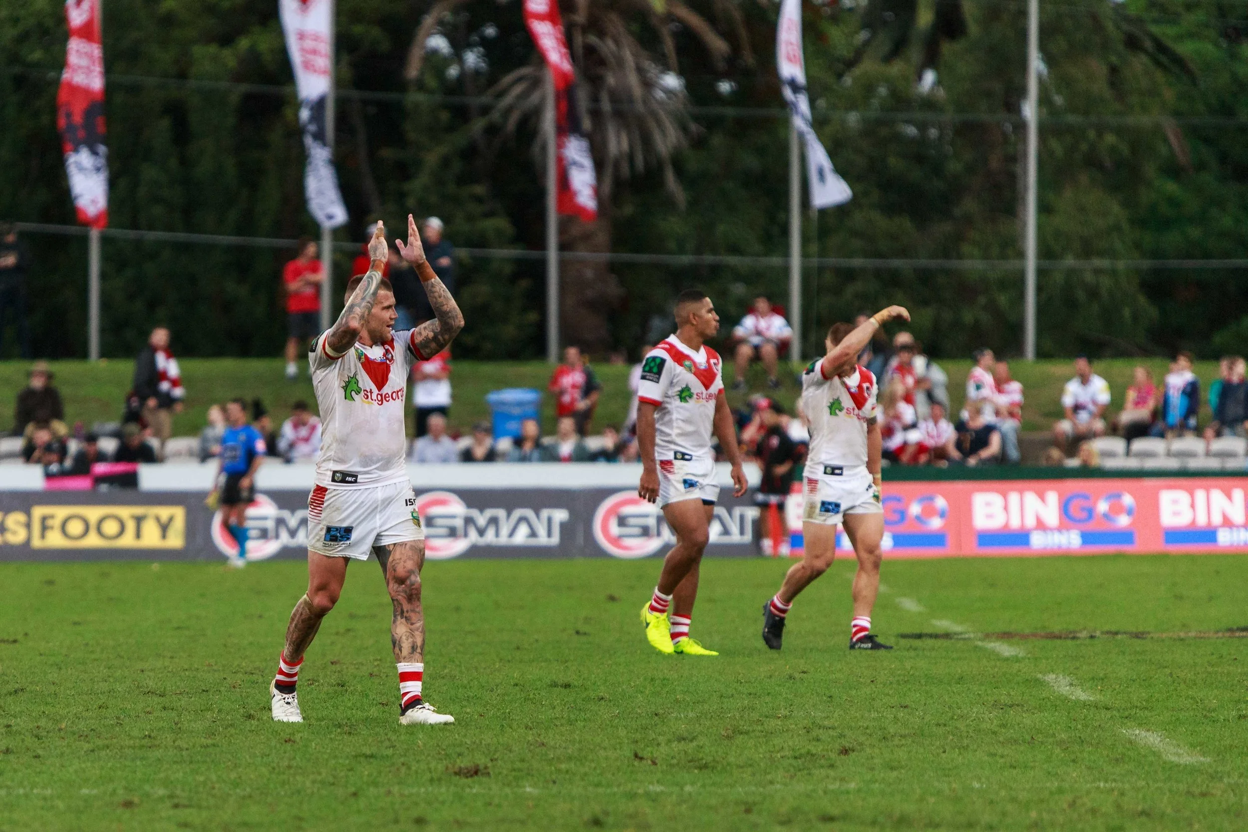 After Thompson scores his 3rd the right side back 3 give the crowd a well deserved applause to making it out to the oval as it was a wet Saturday before the game started