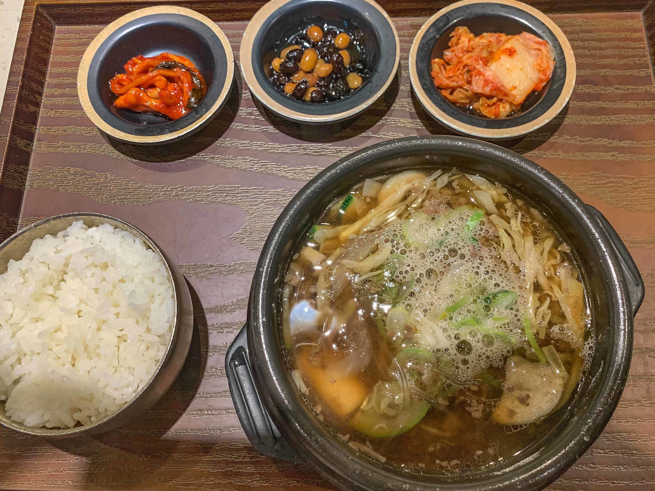 Made it to Jeju hence no wonton for lunch !! Bolgogi it is !! Airport food waiting for my ride