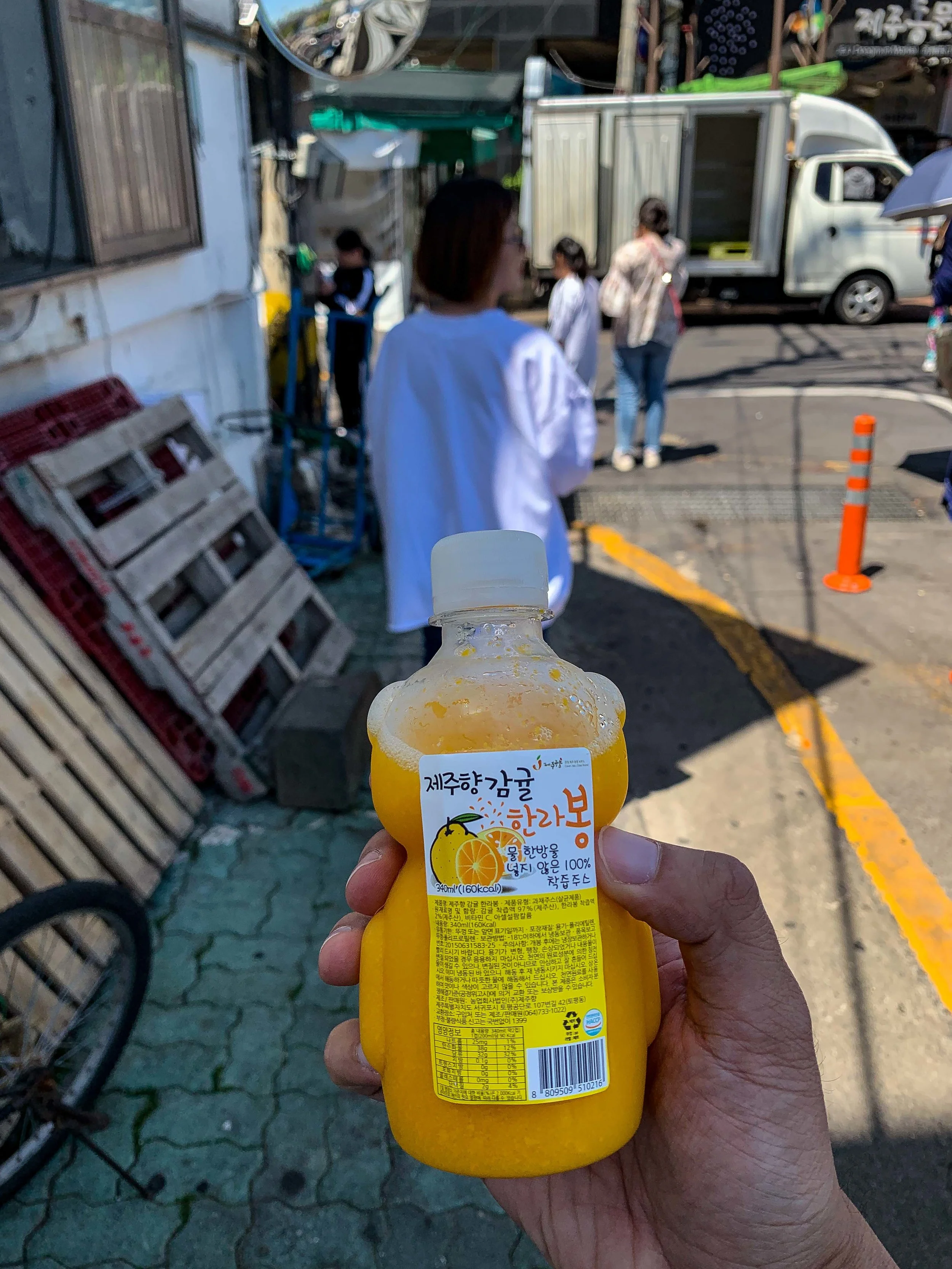 Got myself some freshly squeezed Dekopon juice, it’s a fruit from the mandarin family. Top stuff