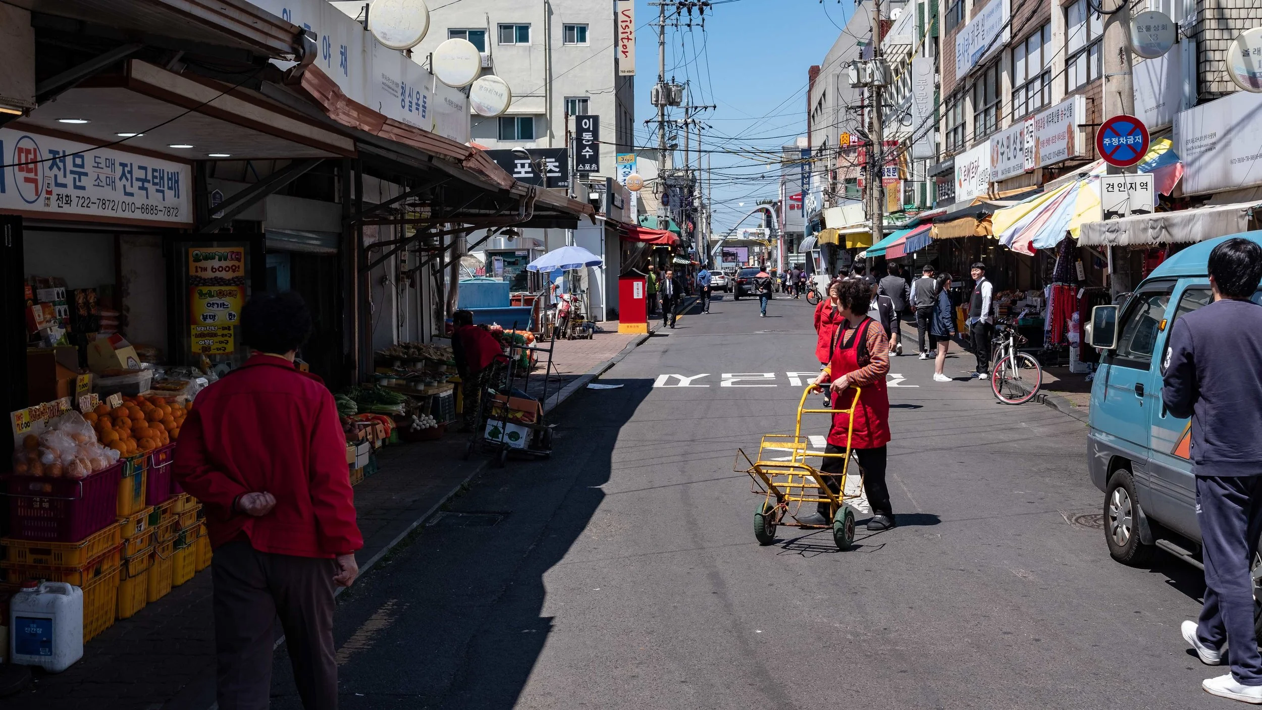 We got here pretty early and the stalls in the markets were just opening up