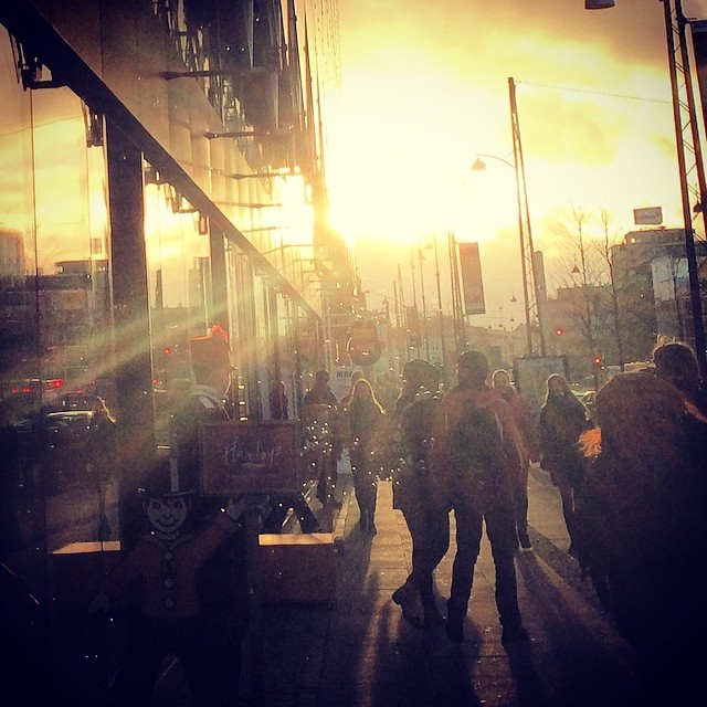 Late afternoon #sun and the poor unemployed actors in the cold outside Hamley's in #copenhagen