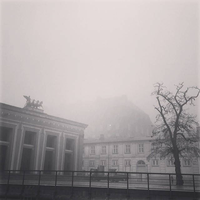 Hey, who stole #christiansborg - #torvaldsens #fog #mist #copenhagen #blackandwhite #insta_bwgramers