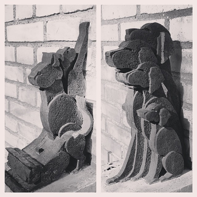 Animal (dog and cat) #sculpture at #dyrehospital #copenhagen