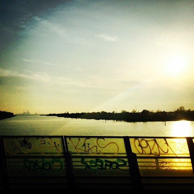 Back in #Denmark - #goldenlight #graffiti #picsfromthetrain #copenhagen