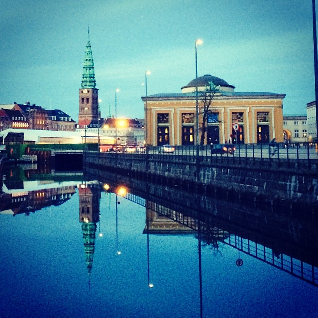 #torvaldsenmuseum and #Nikolajkunst #reflections in the #canal - #copenhagen