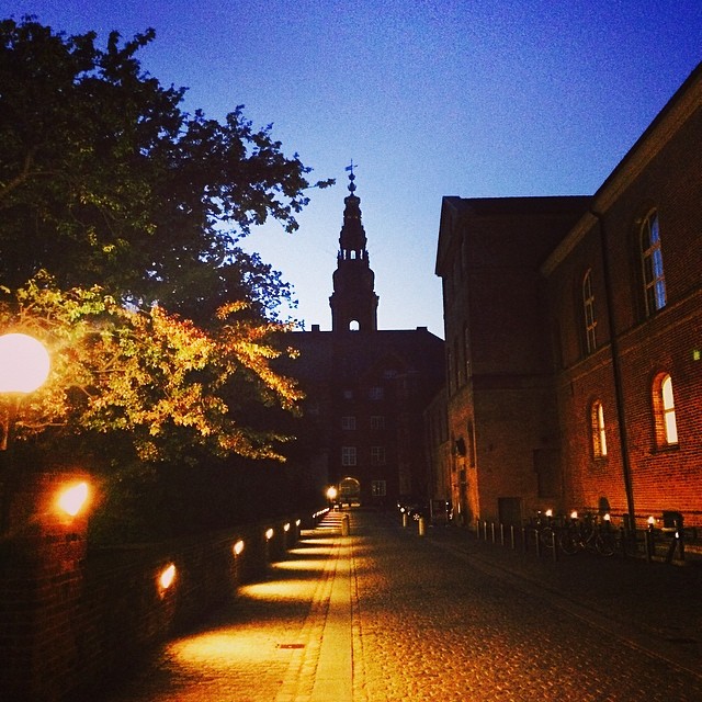 #twilight in #kongeligebibliotekshave #copenhagen