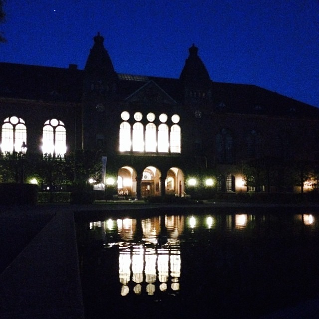 #reflections #windows #water #light #night #kongeligebibliotekshave #copenhagen