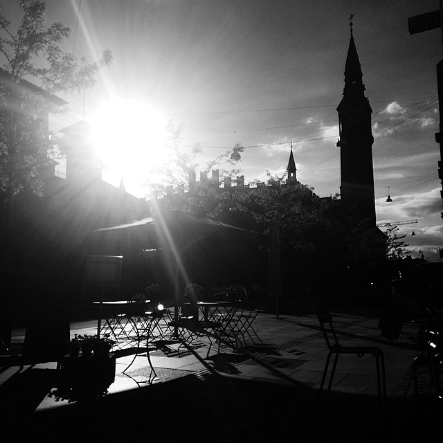 Sunny evening in #copenhagen - #rådhuset #blackandwhite #silhouette #vscocam