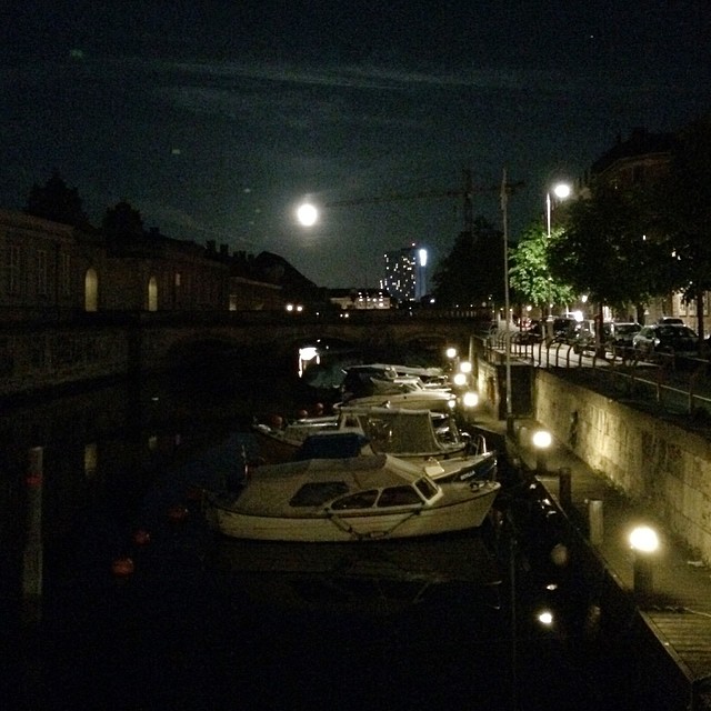 #fullmoon over #christiansborg #copenhagen #canal #vscocam