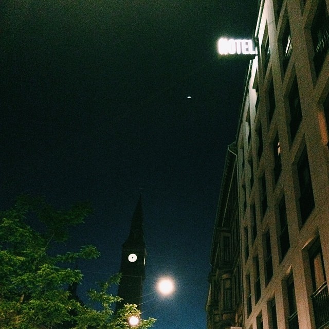 #hotel off #rådhuset #copenhagen #vscocam #sign #signage #night