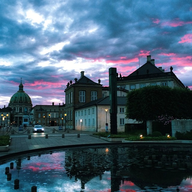 #amelieborg #copenhagen #sunset #reflections #vscocam