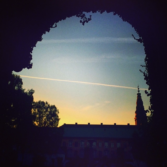 #summer evening #sunset #spire #vaportrail #sky - #kongeligebibliotekshave #christiansborg #copenhagen #silhouette