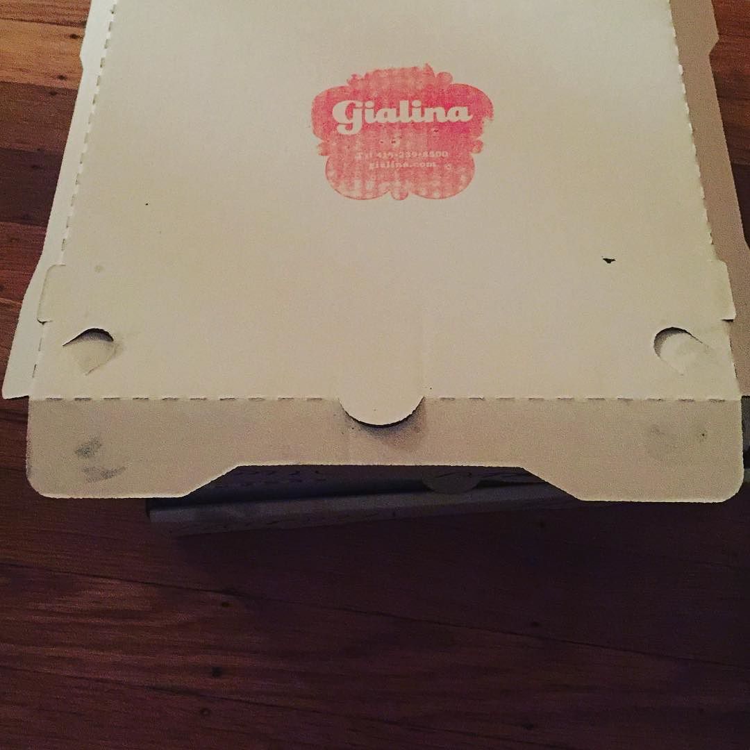 #iseefaces #pareidolia and fantastic #pizza from #gialina
