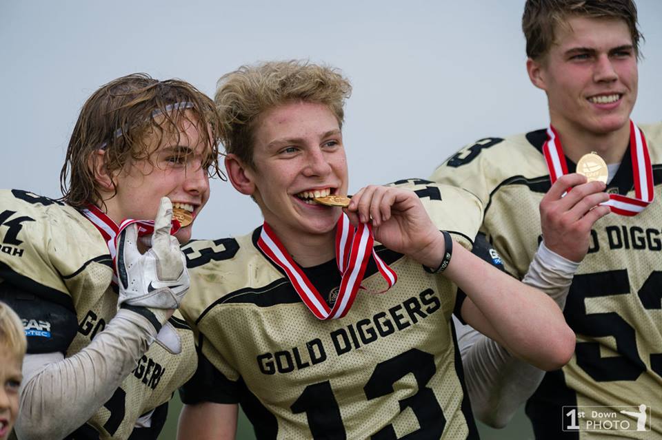 U16 Guld drenge - Thomas Ashworth, Anton Engelbrecht og Magnus Vöge. Photo by 1st Down Photo.
