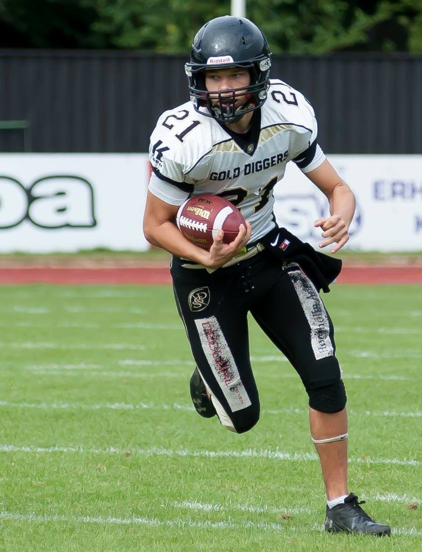 QB og LB Martin Stabel i U19 semifinalen mod Aalborg 89'ers - Photo af Nikolai Janussen