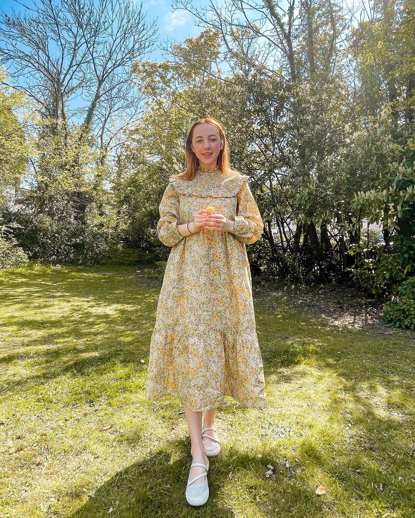 on the meadow in @meadows____ ☀️ joplin dress 100% cotton comfort and independent design 🤝 thank you for the beautiful opportunity to wear! (AD pr sample)