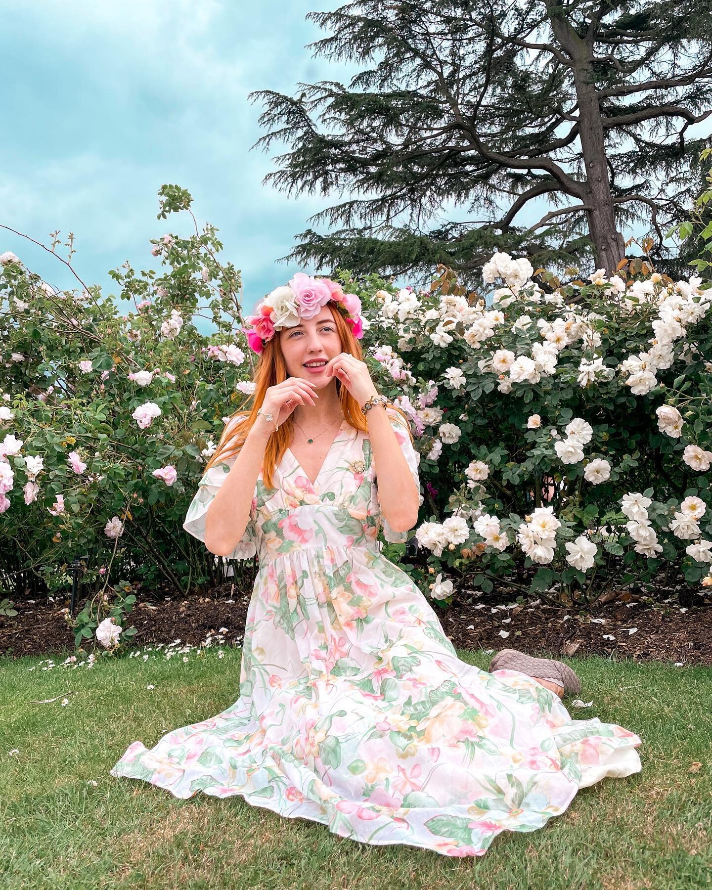 midsummer 🌸 folk⁣
dress a vintage from japan ⁣
at the rose garden in kew