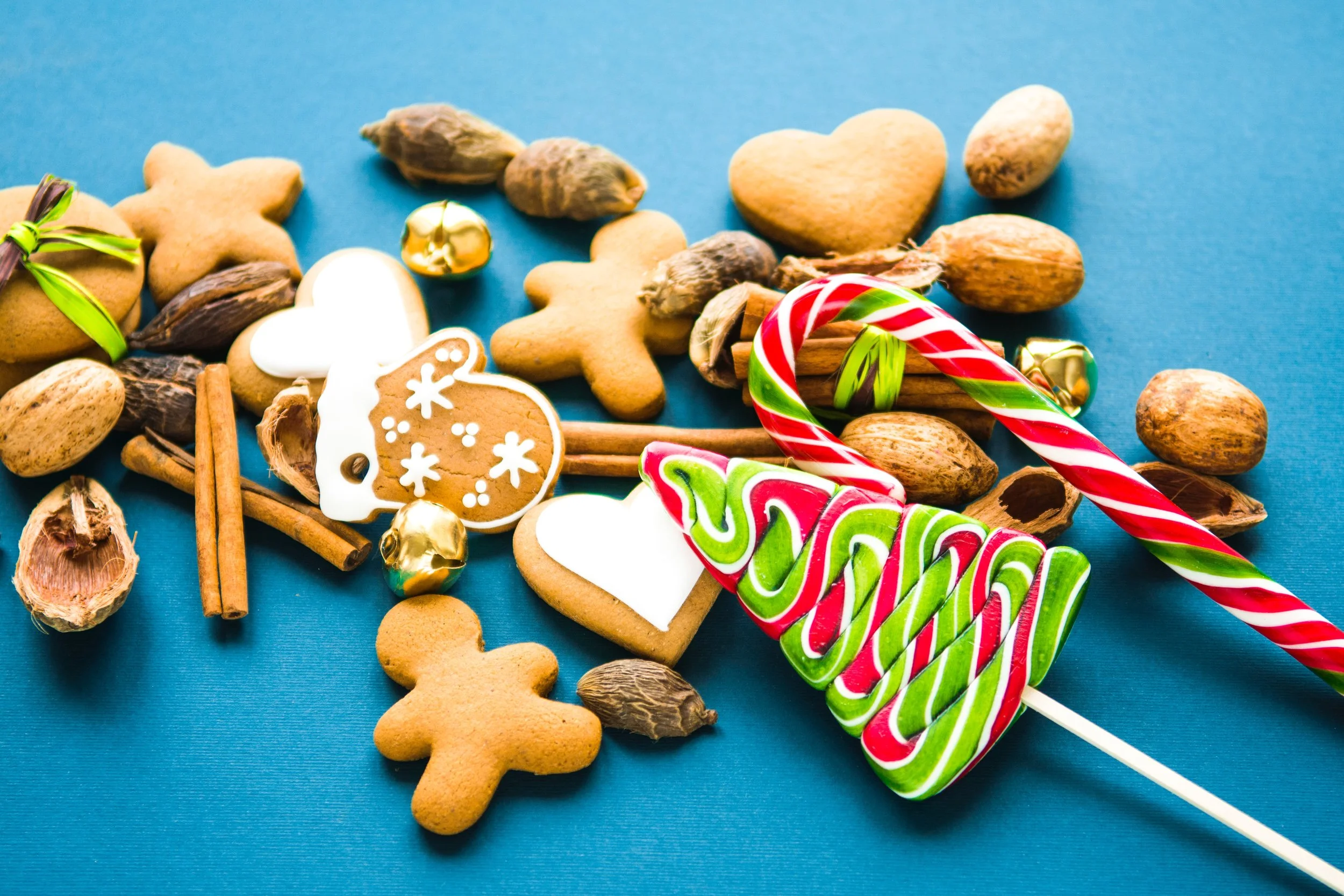 Blogmas Day 8: Holiday Treats