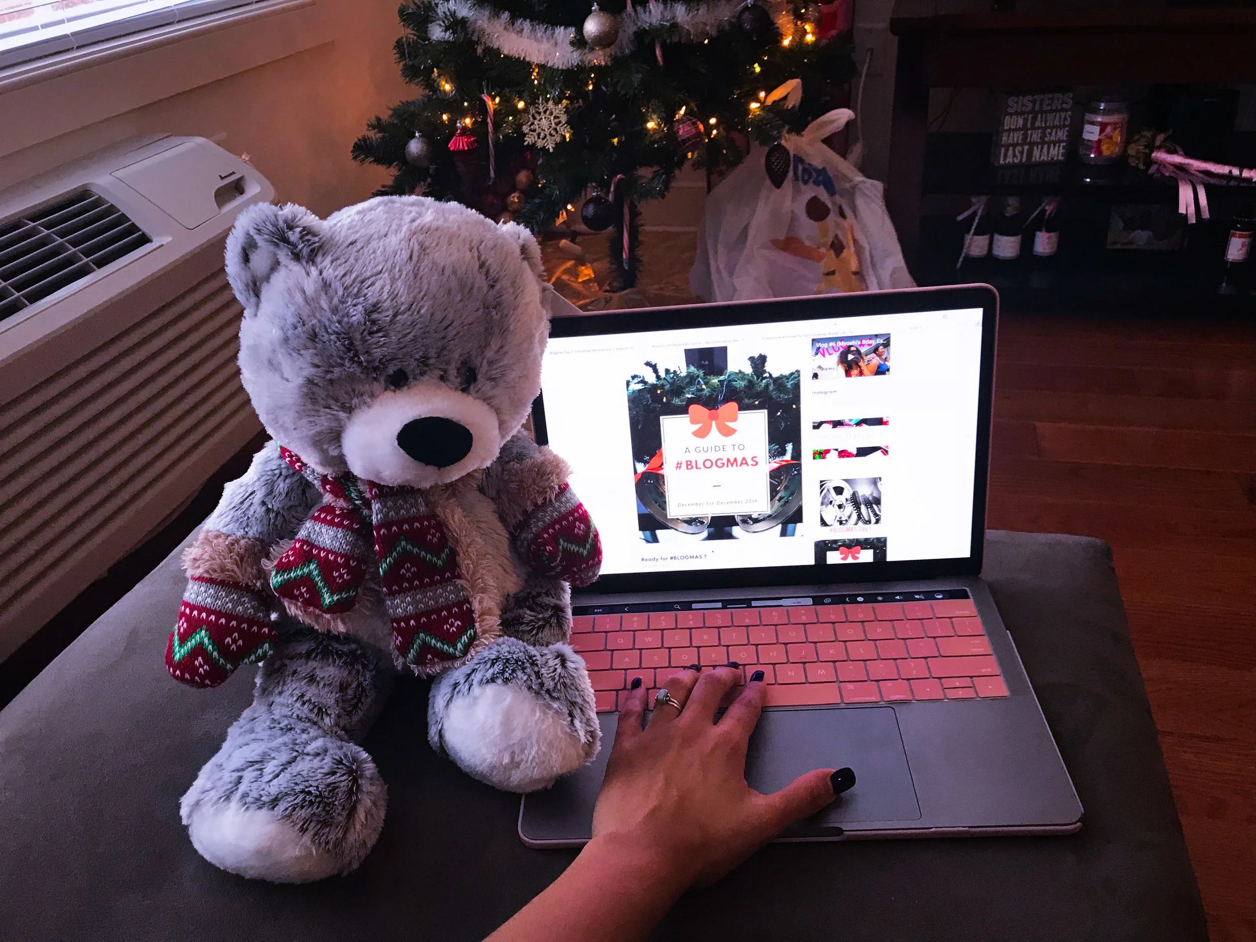 Blogmas Day 3: Holiday Bucket List